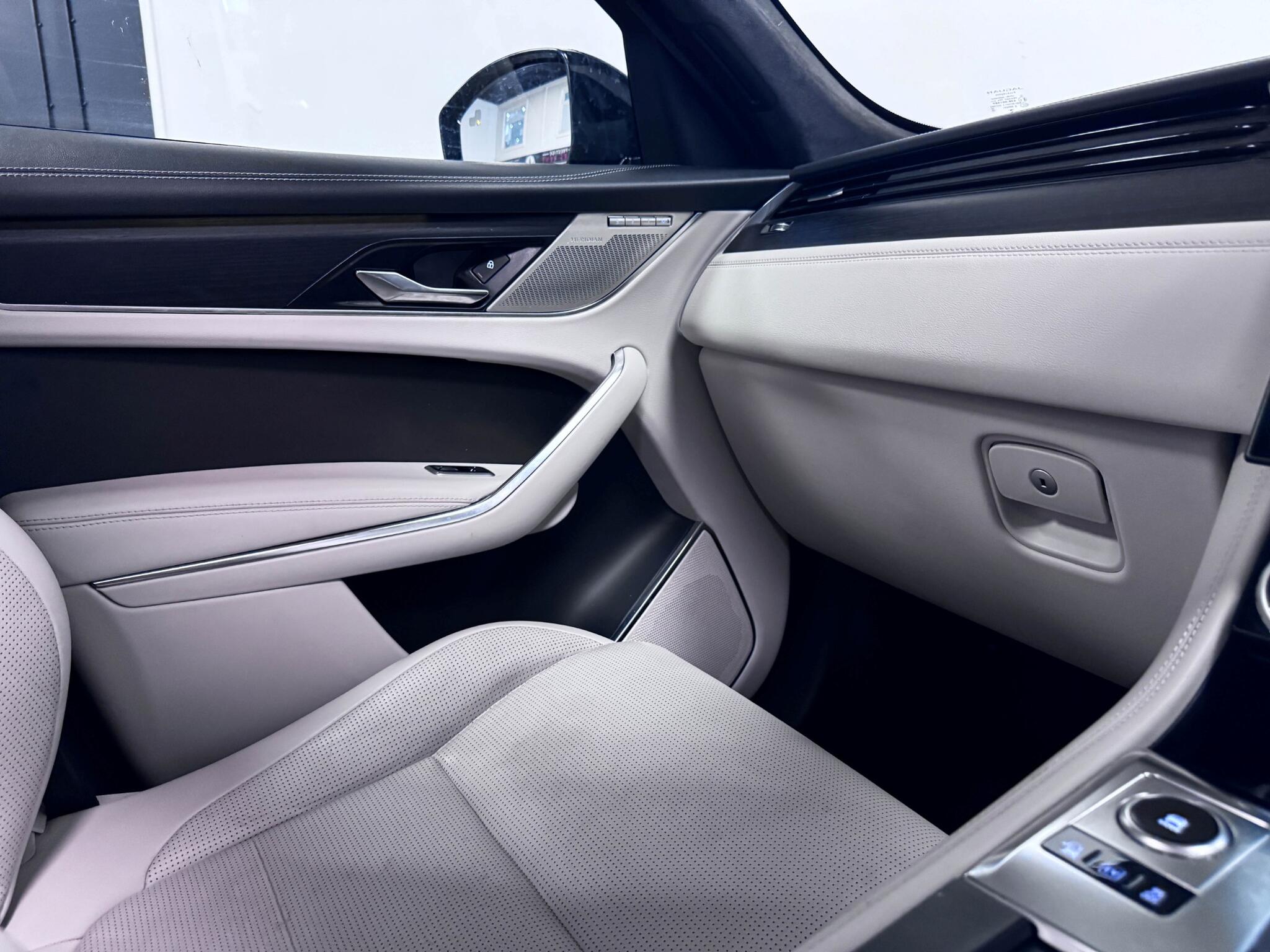 Jaguar F-Pace view 30