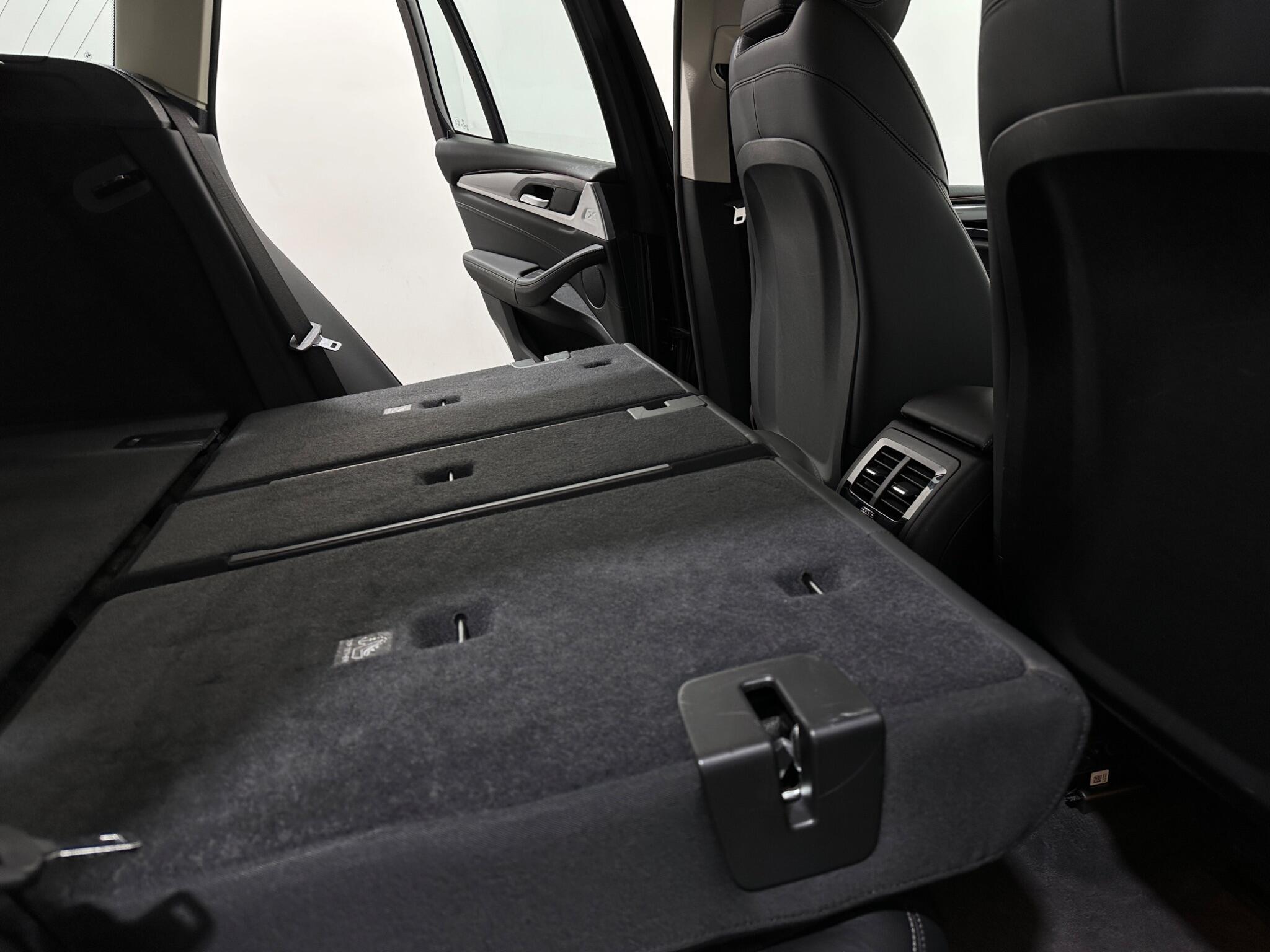 BMW X3 view 48