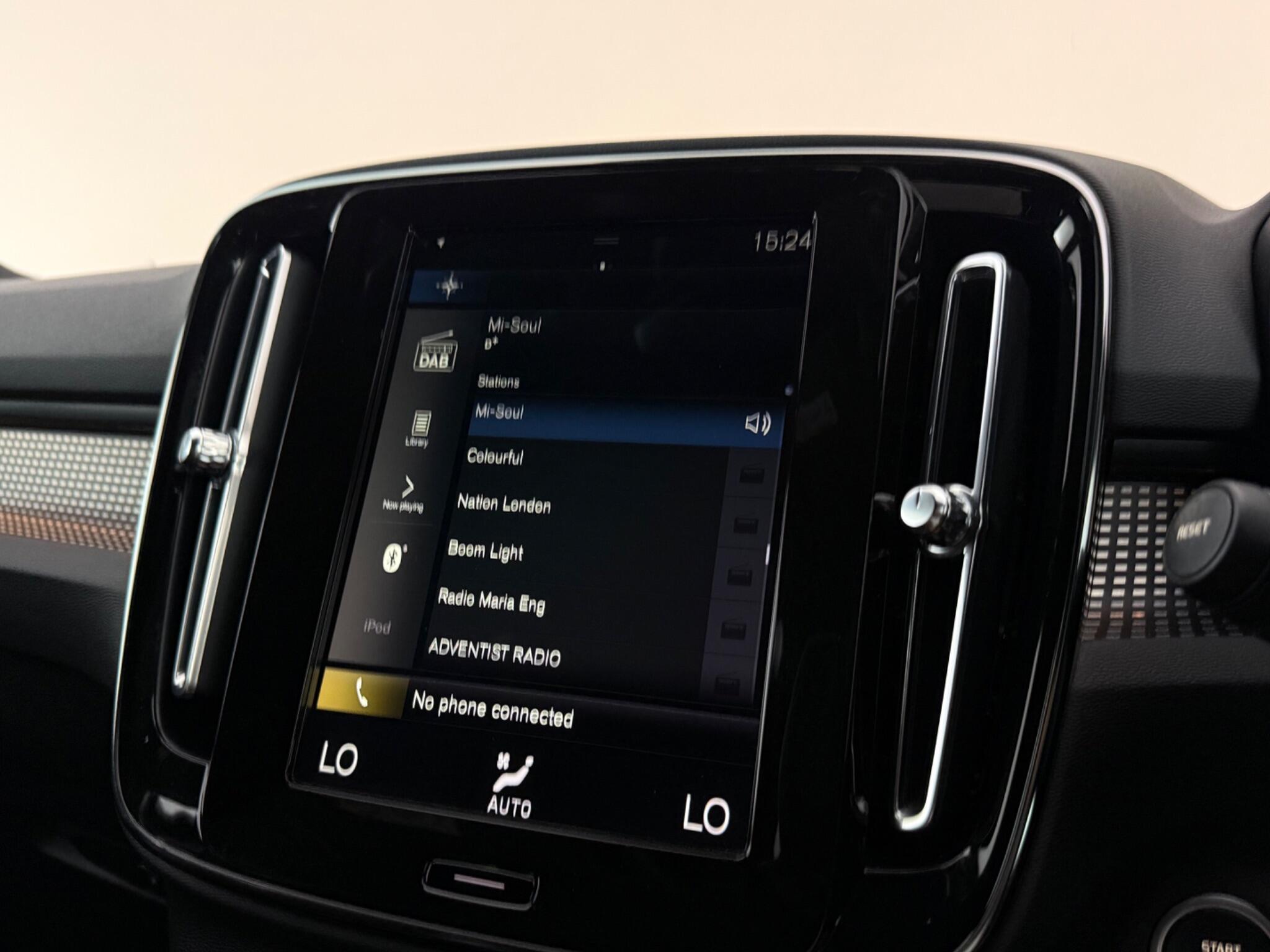 Volvo XC40 view 30