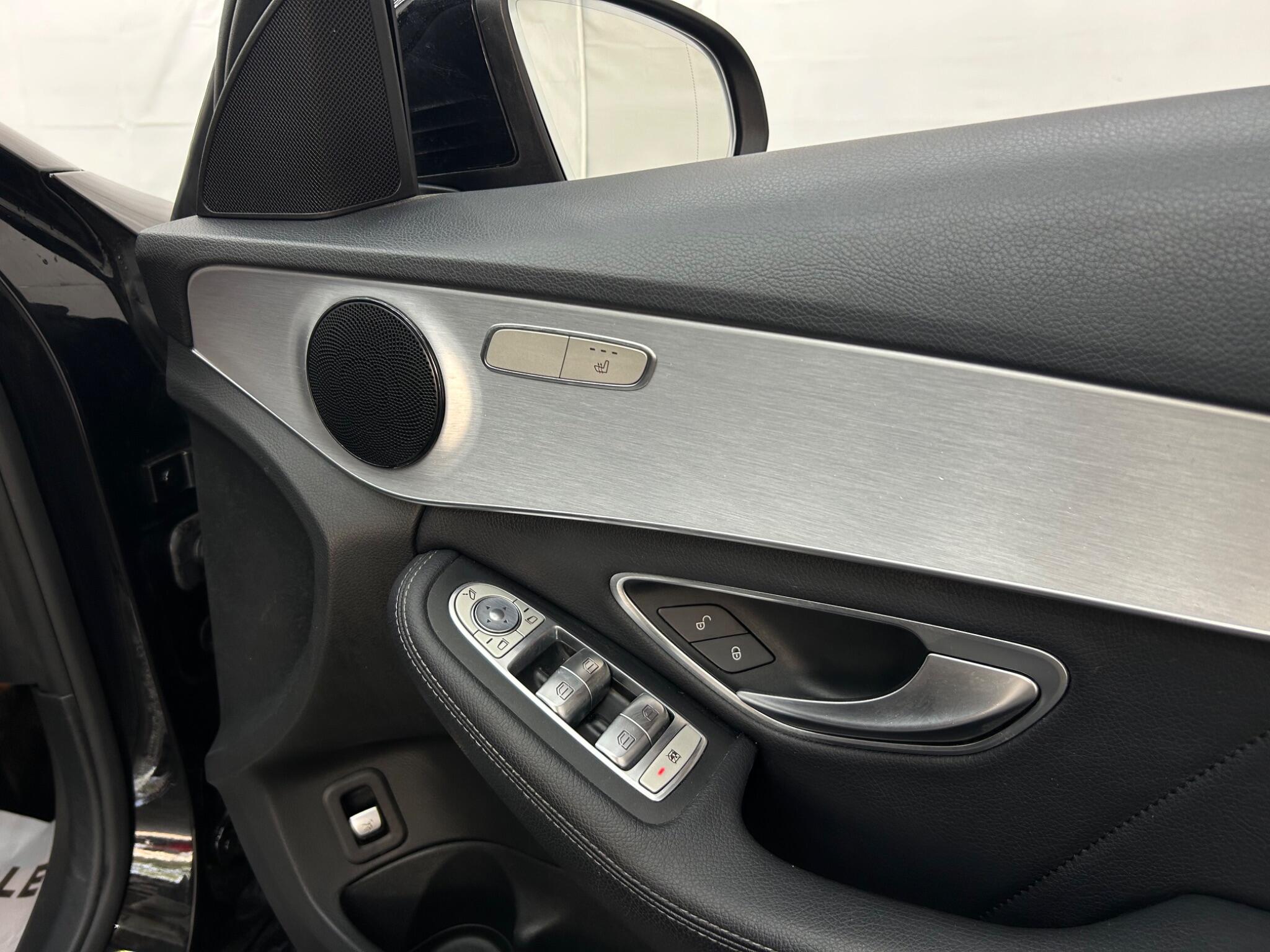 Mercedes-Benz C-Class view 30