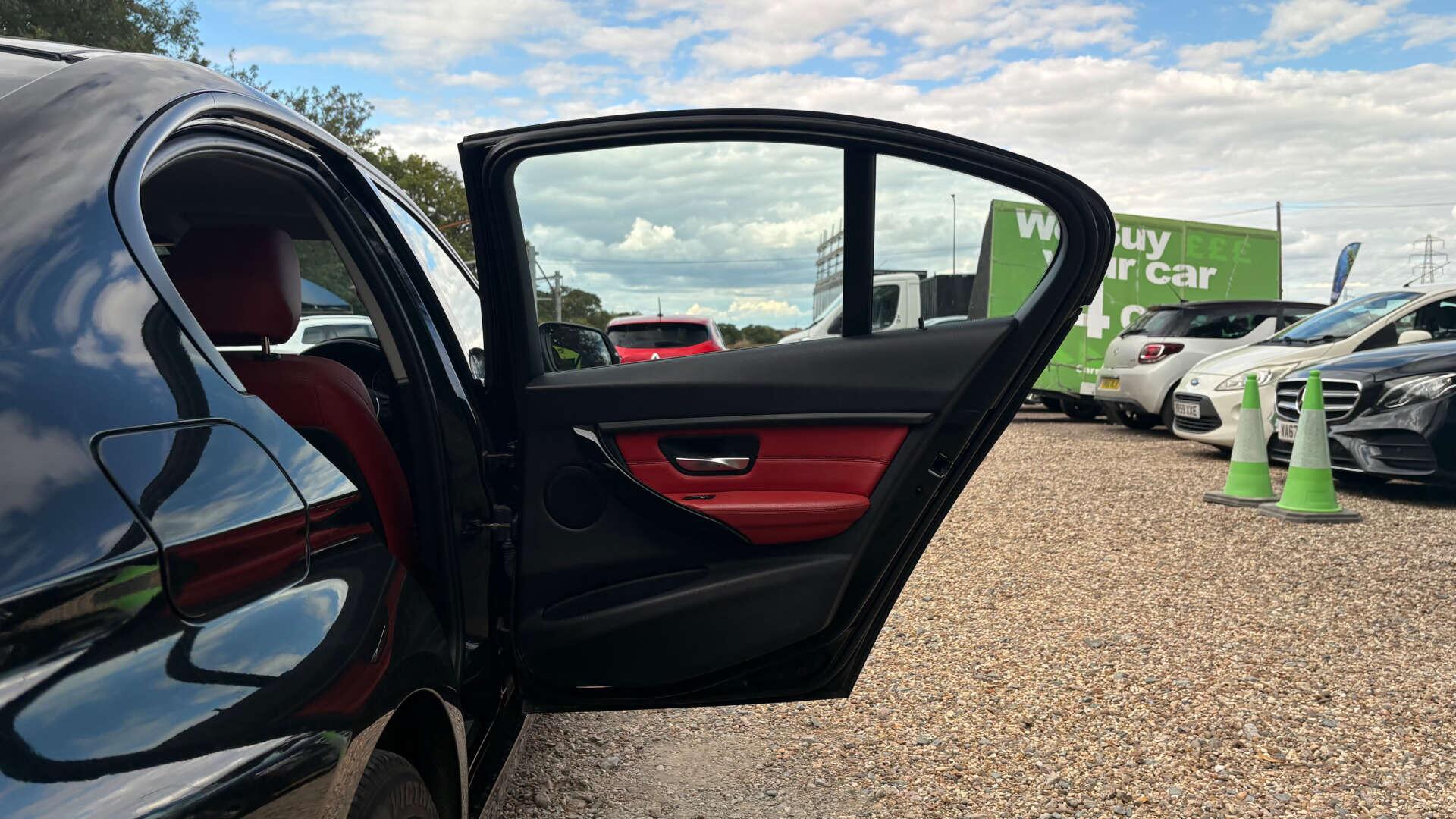 BMW 3 Series view 38