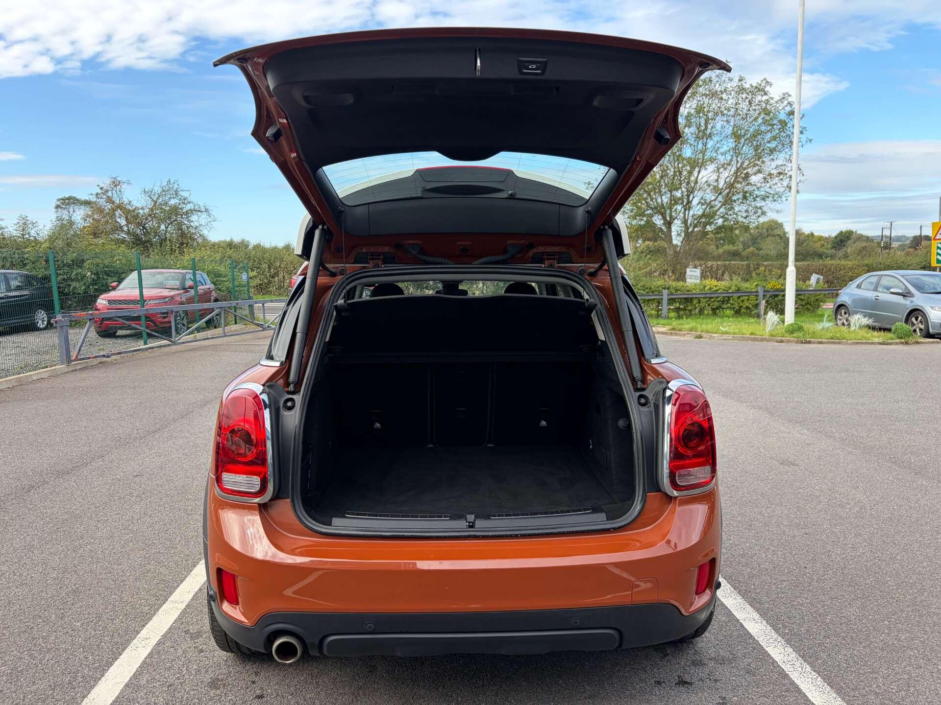 Mini Countryman view 24