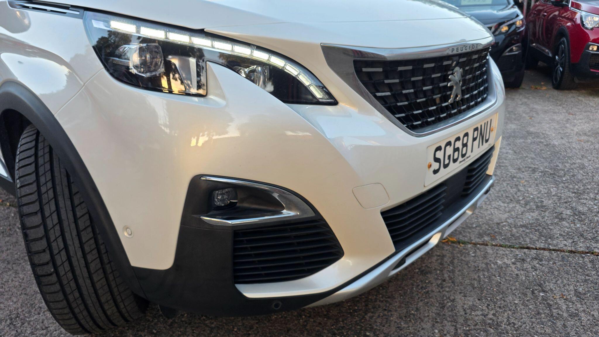 Peugeot 3008 view 13