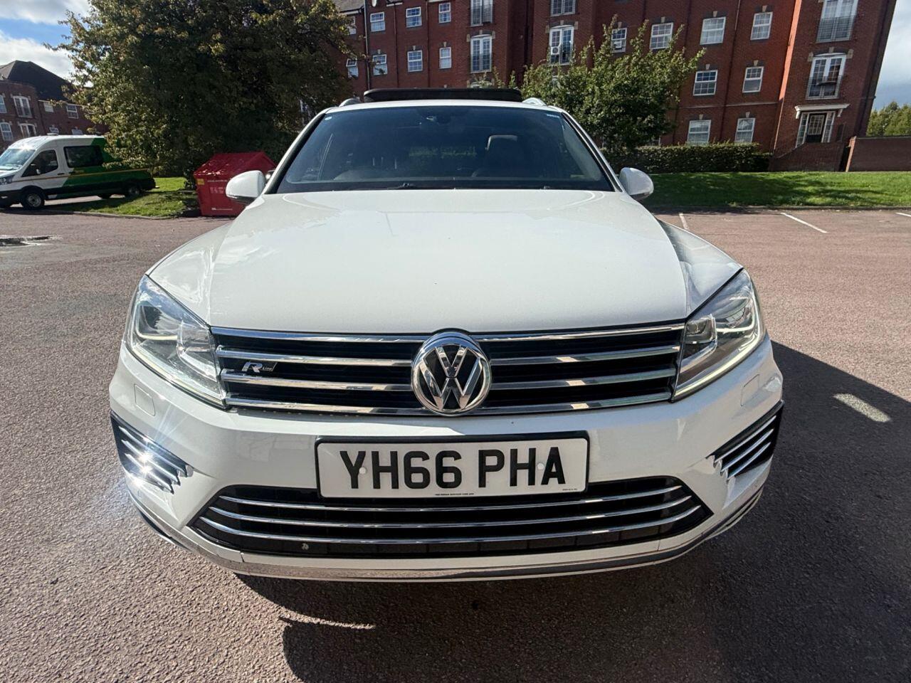 Volkswagen Touareg view 7
