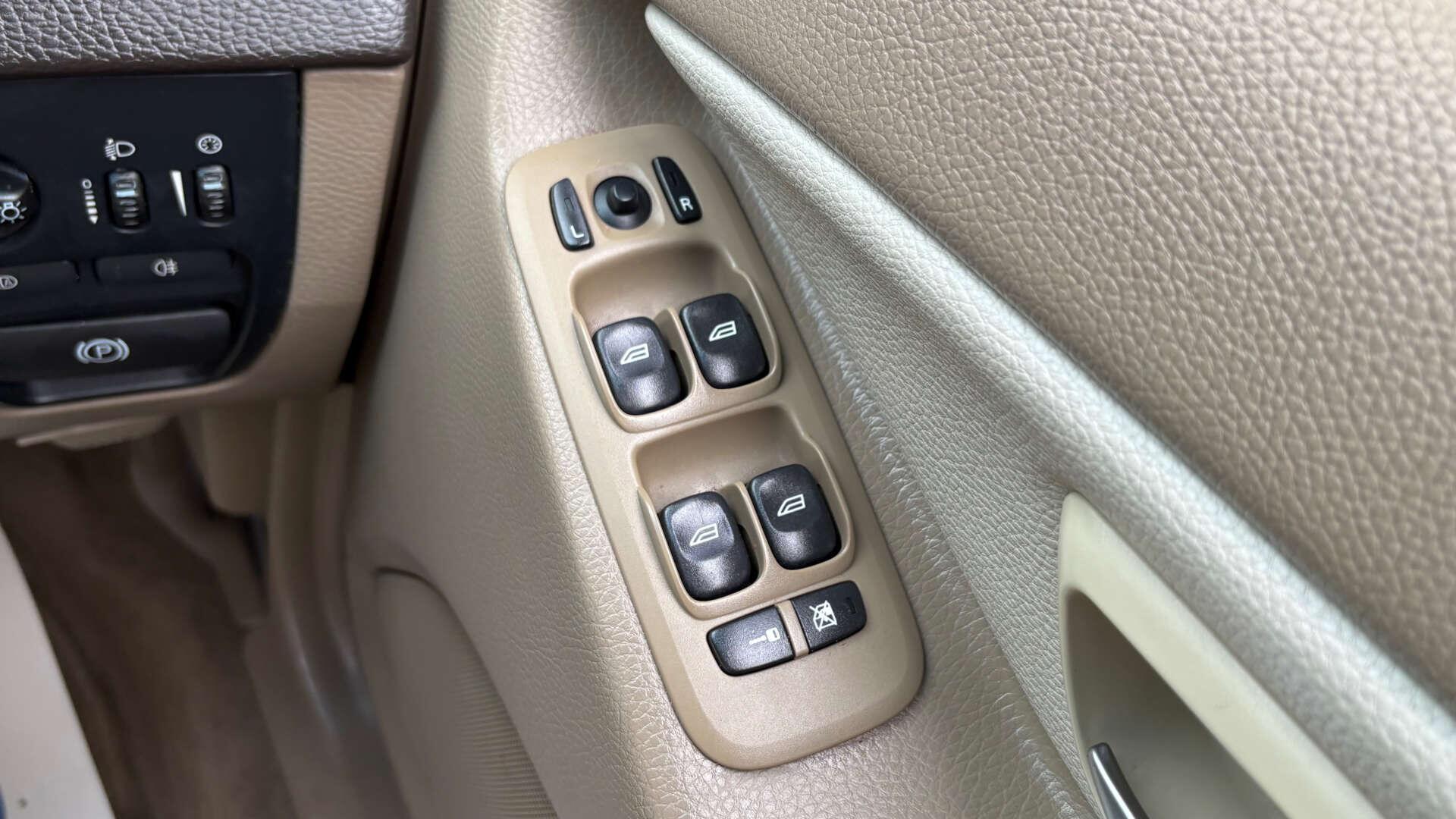 Volvo XC90 view 29