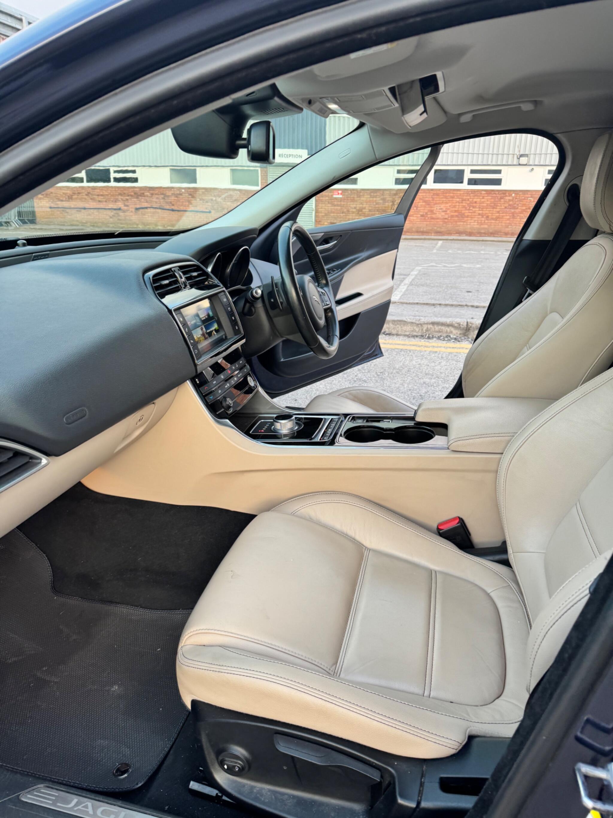 Jaguar Xe view 47