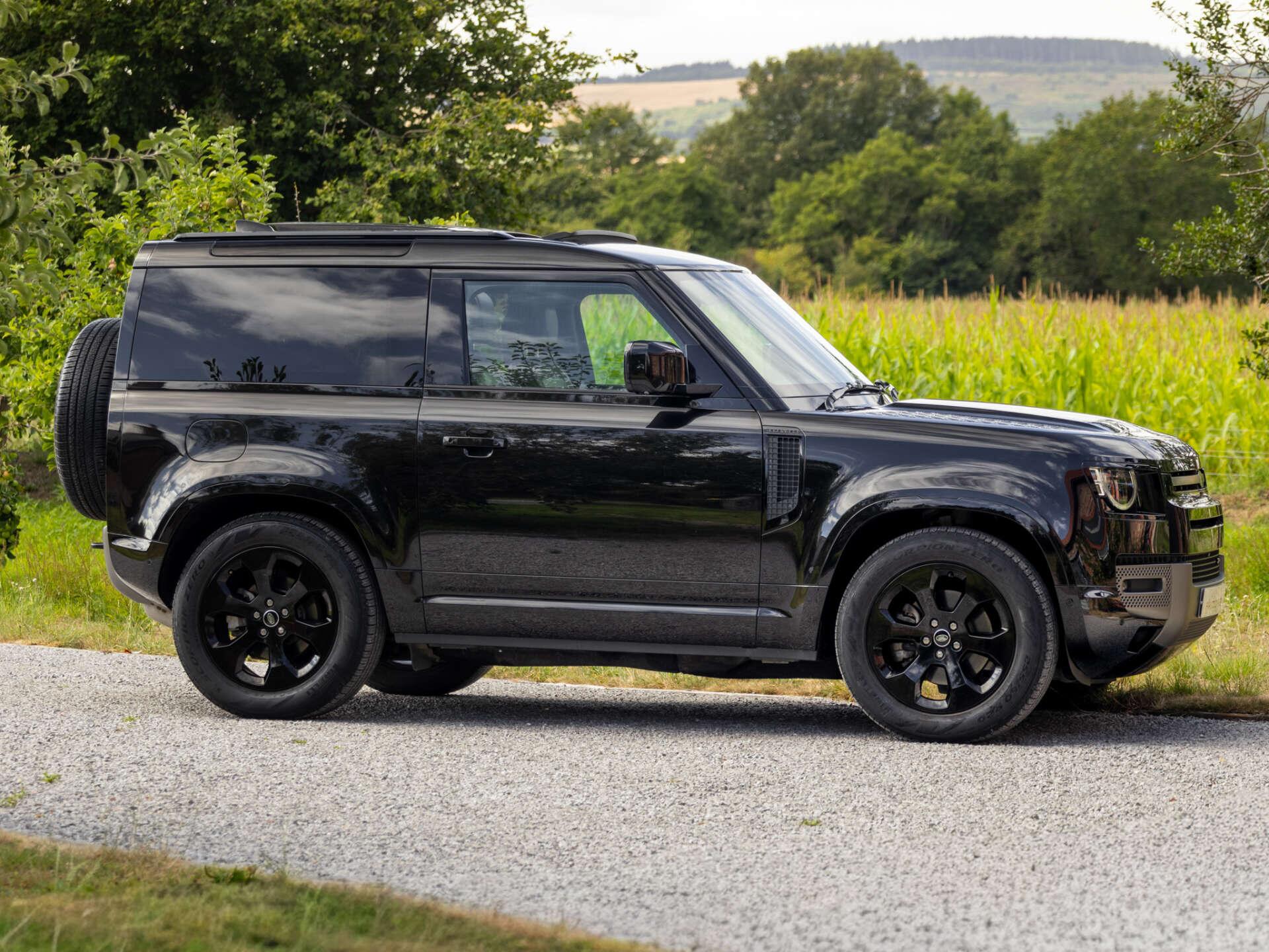 Land Rover Defender view 30