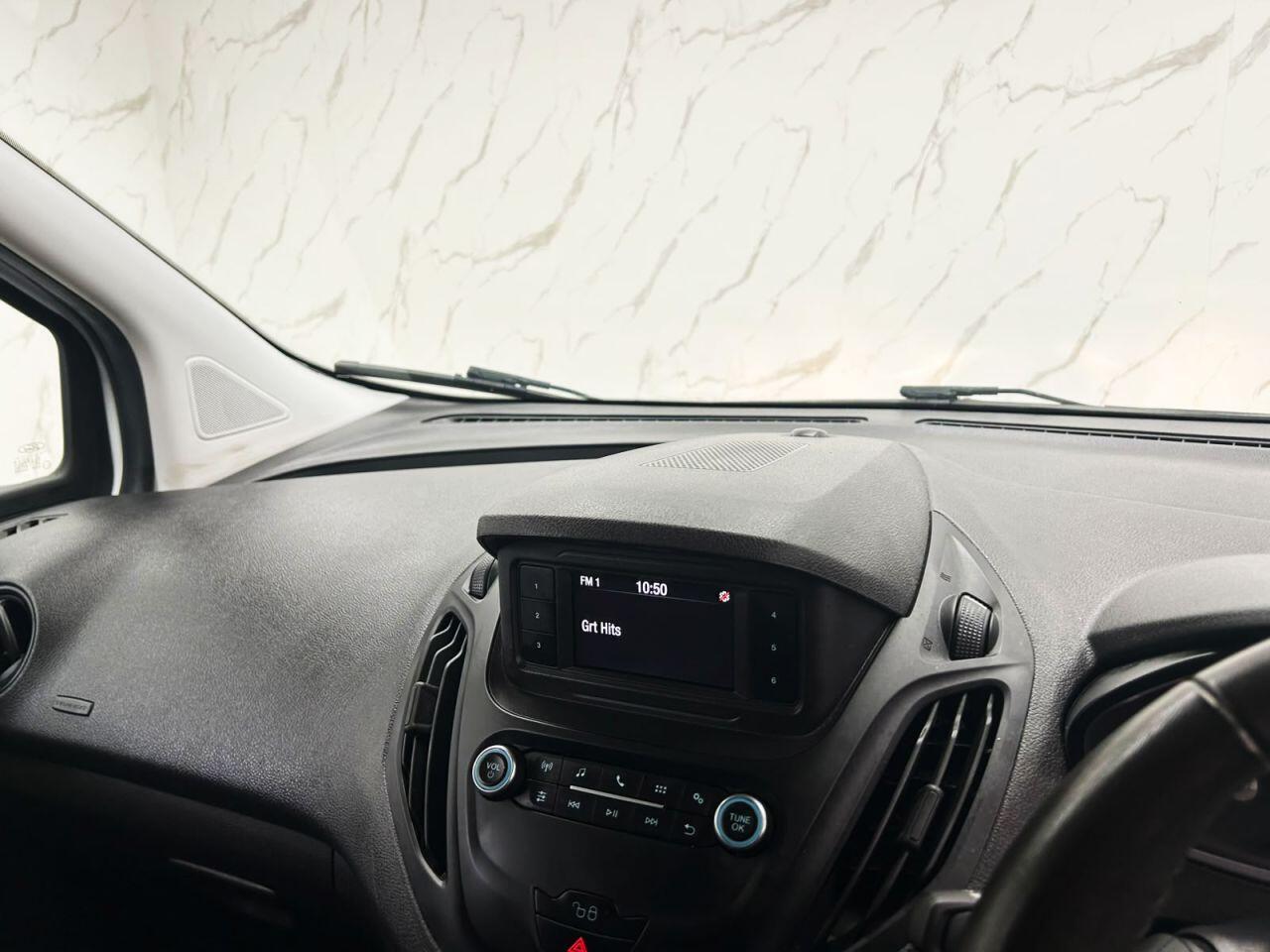 Ford Transit Courier view 17
