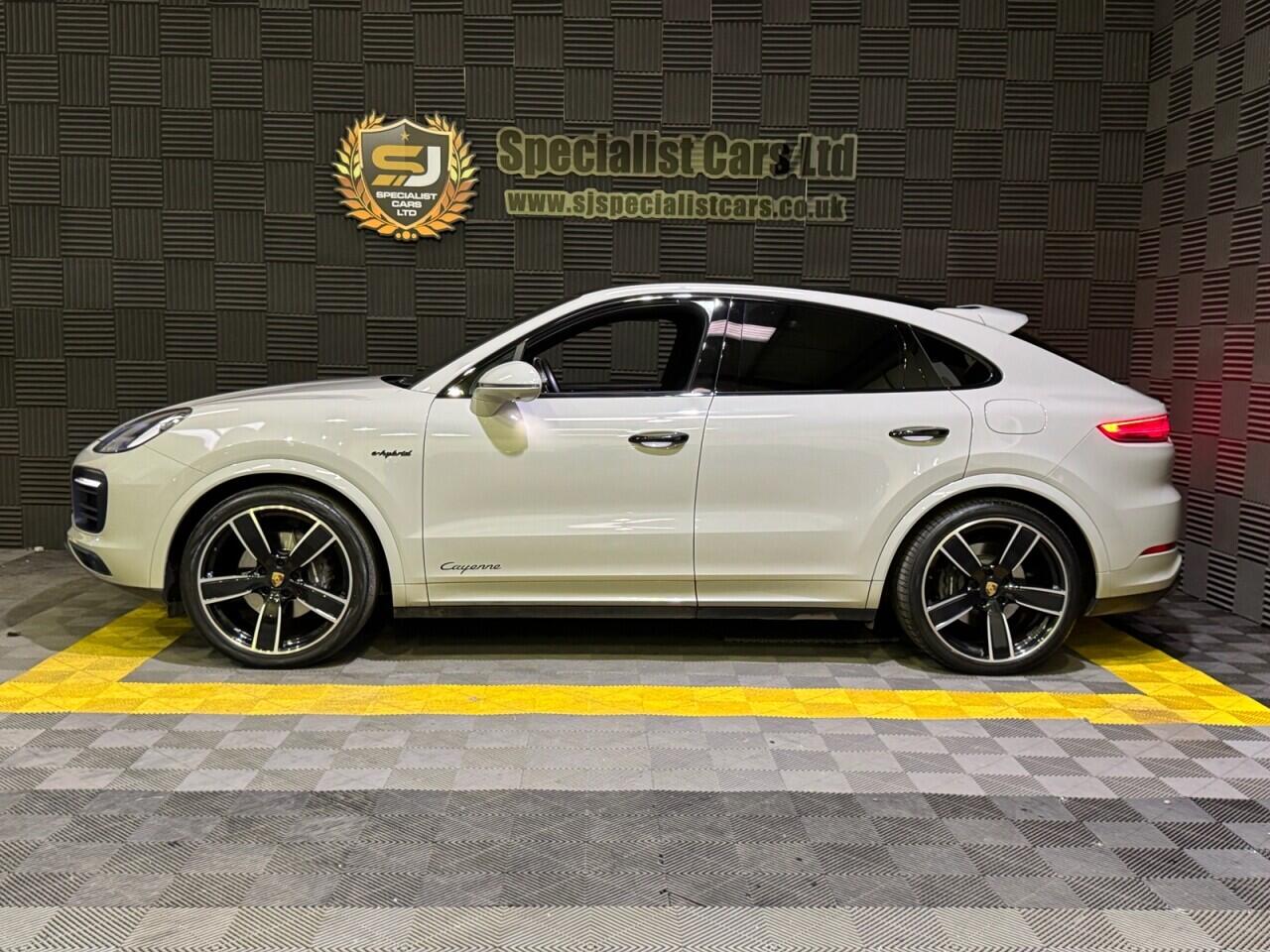 Porsche Cayenne view 3