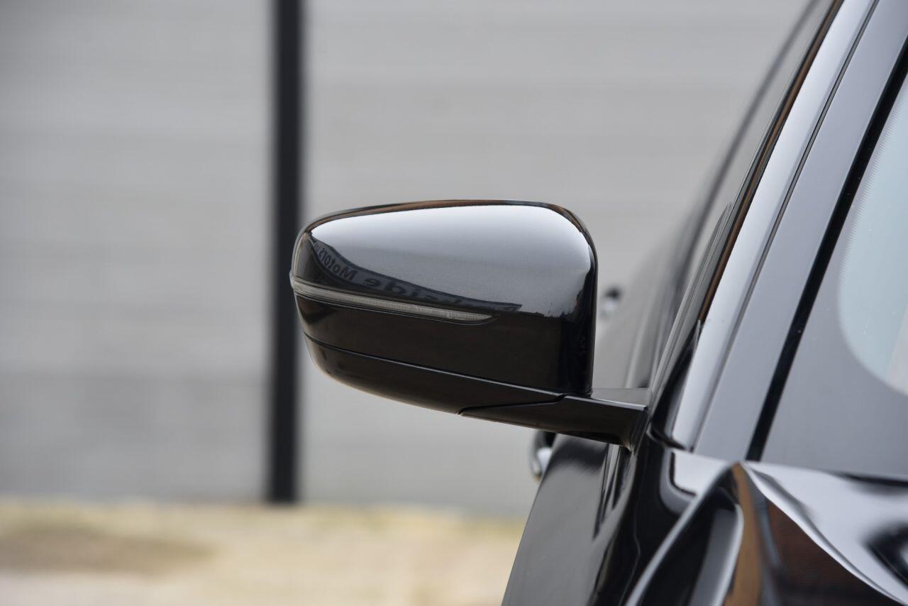 BMW 5 Series view 16