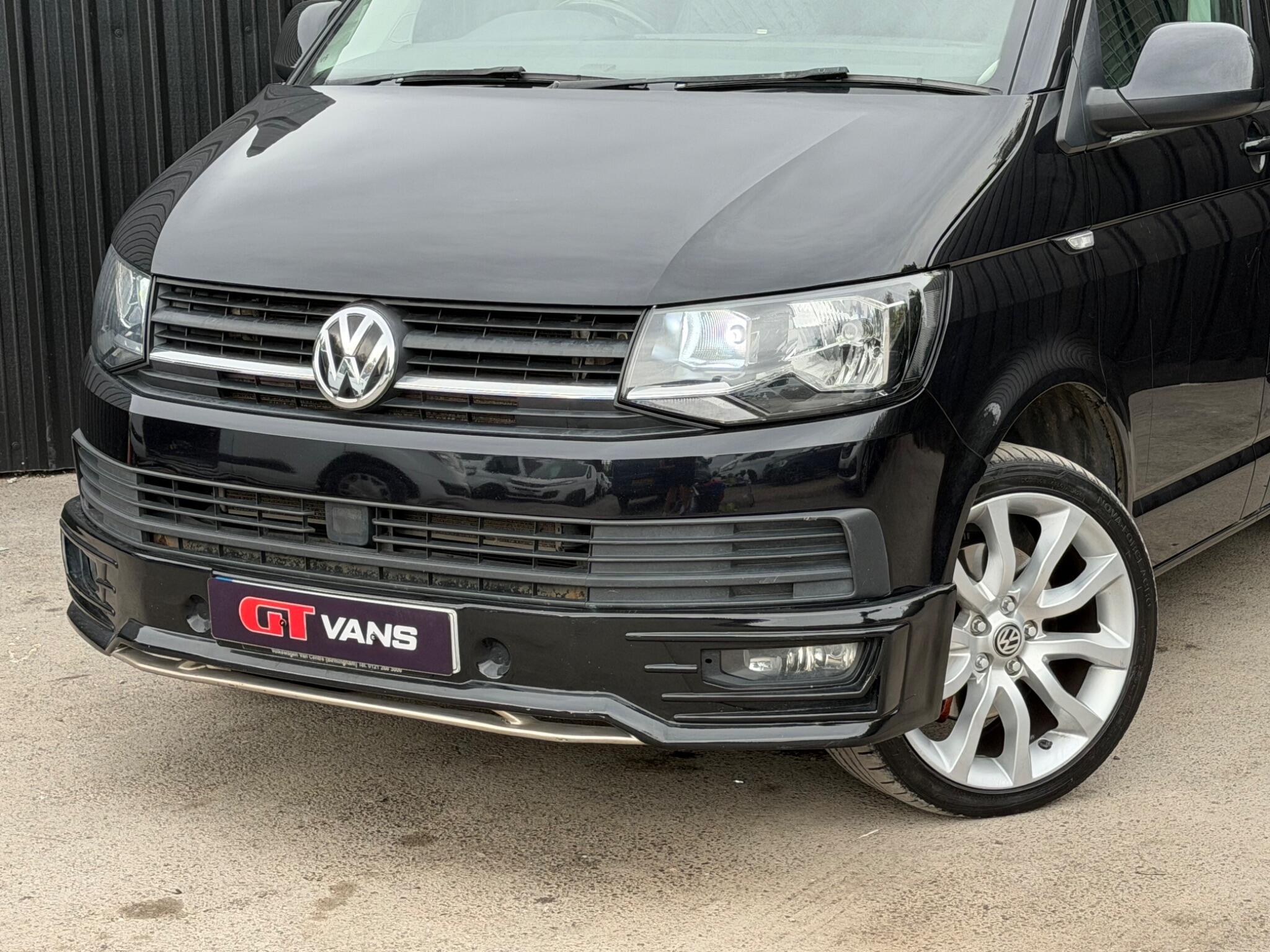 Volkswagen Transporter view 10