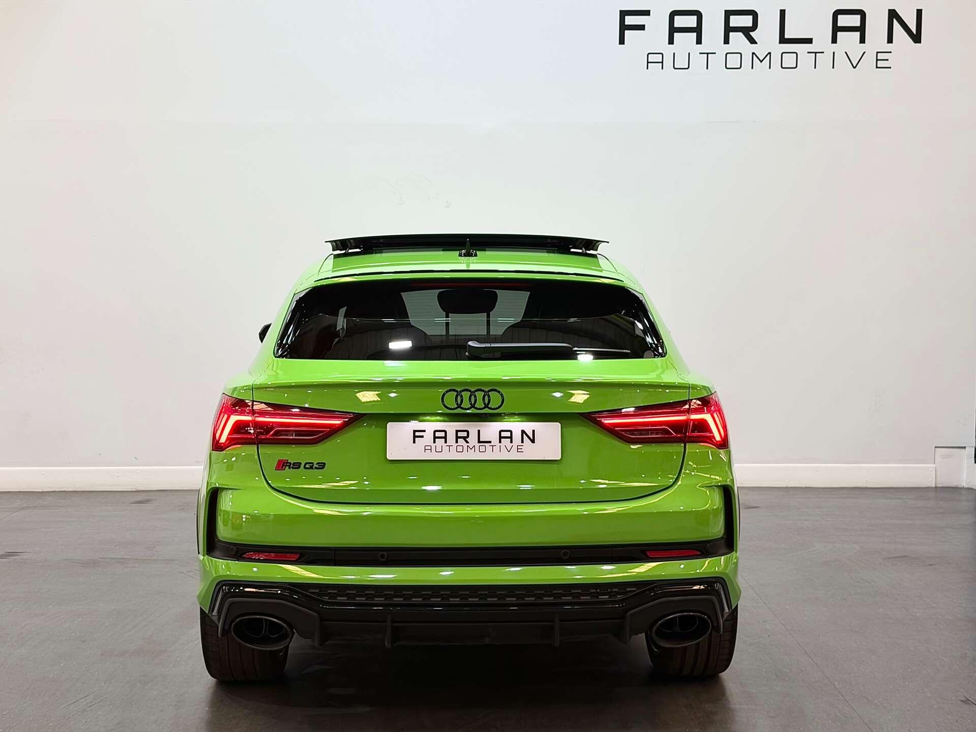 Audi RS Q3 view 21