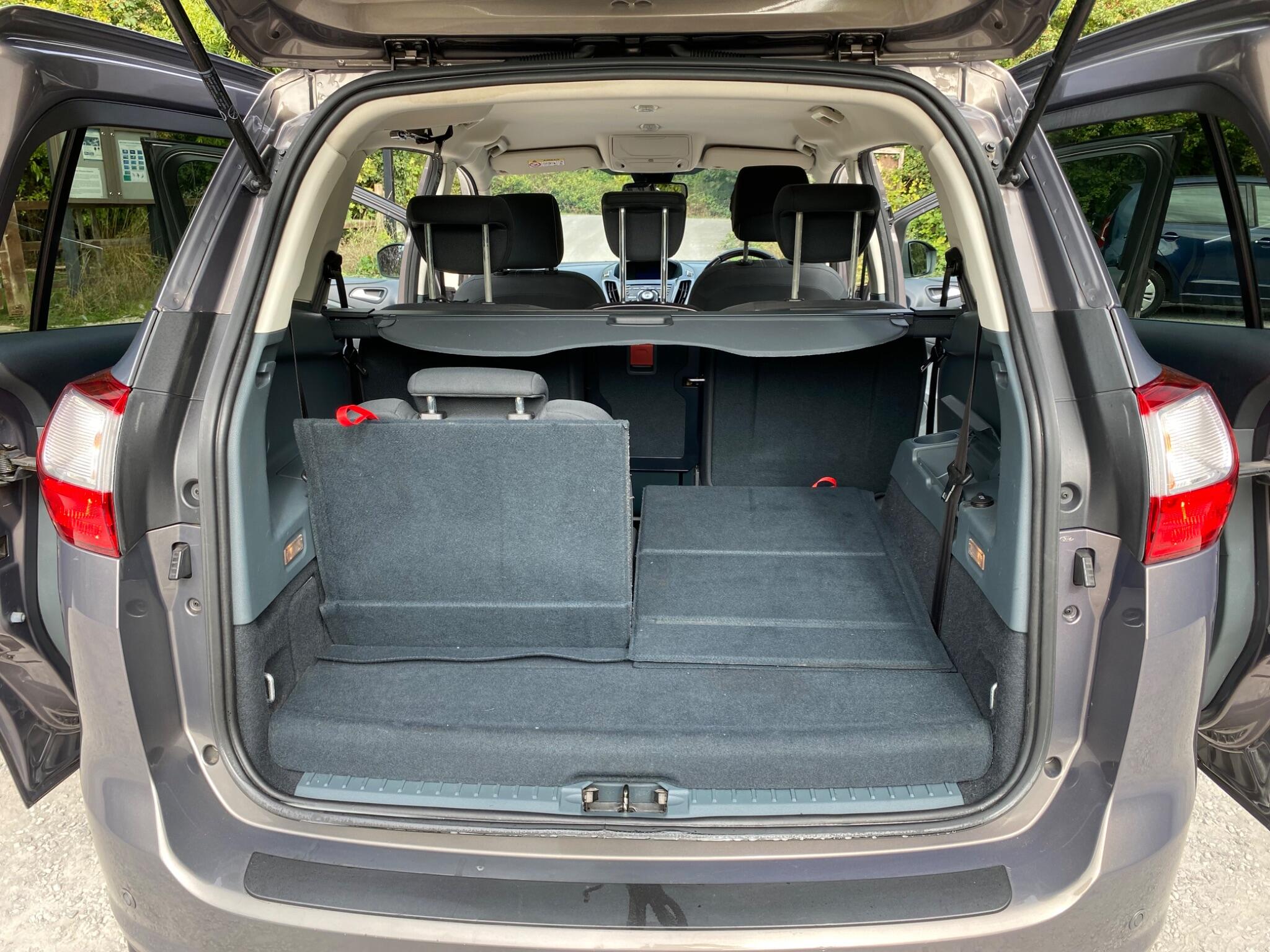 Ford Grand C-Max view 13