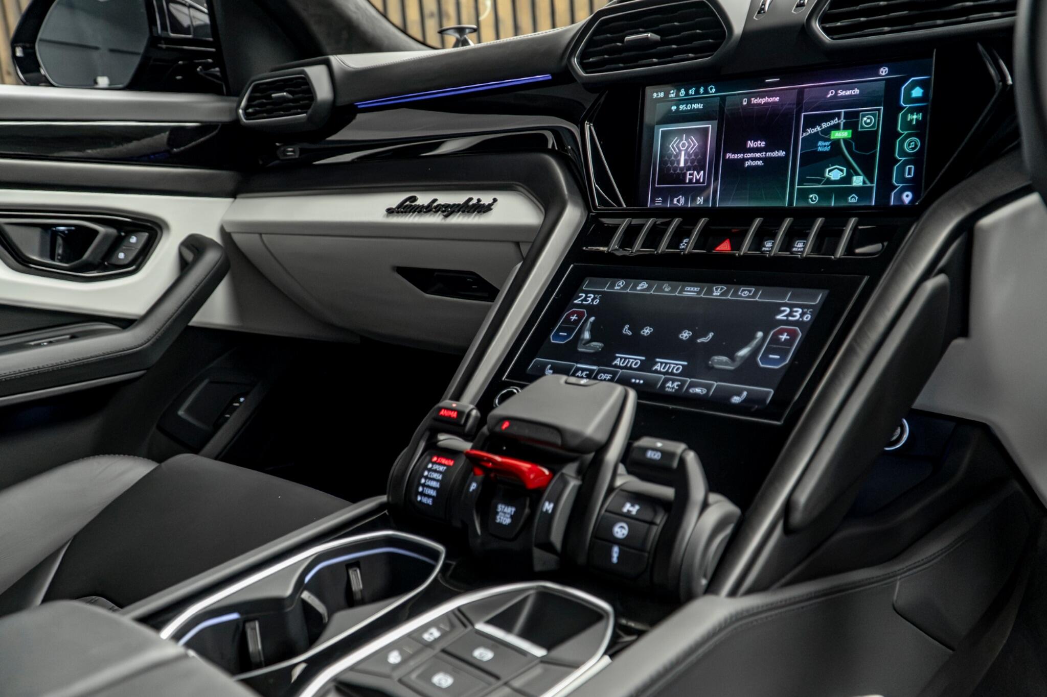 Lamborghini Urus view 25