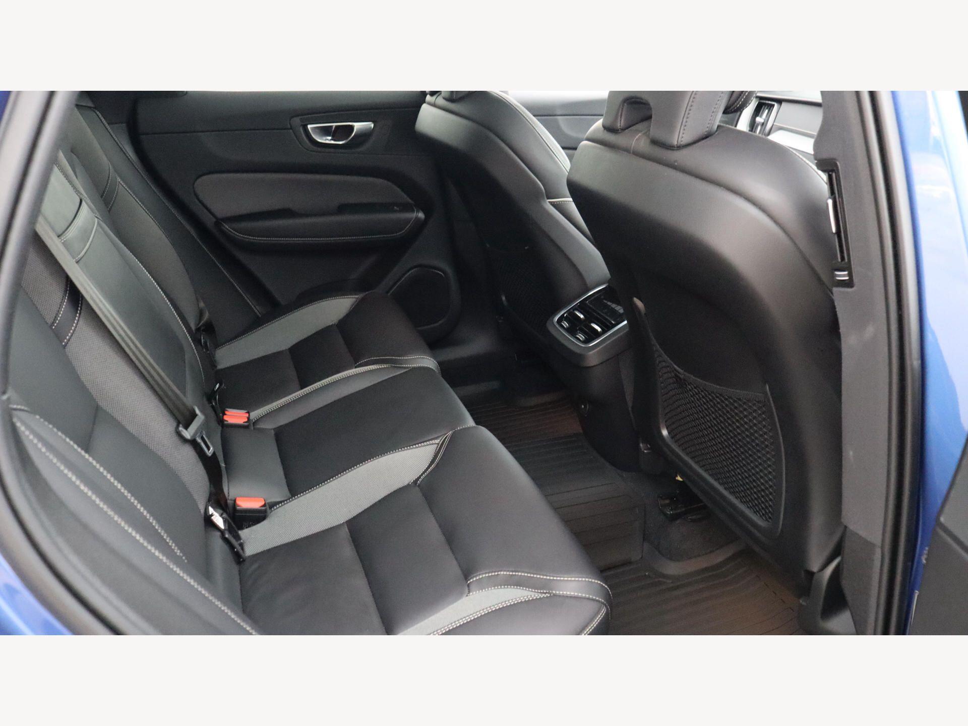 Volvo XC60 view 9