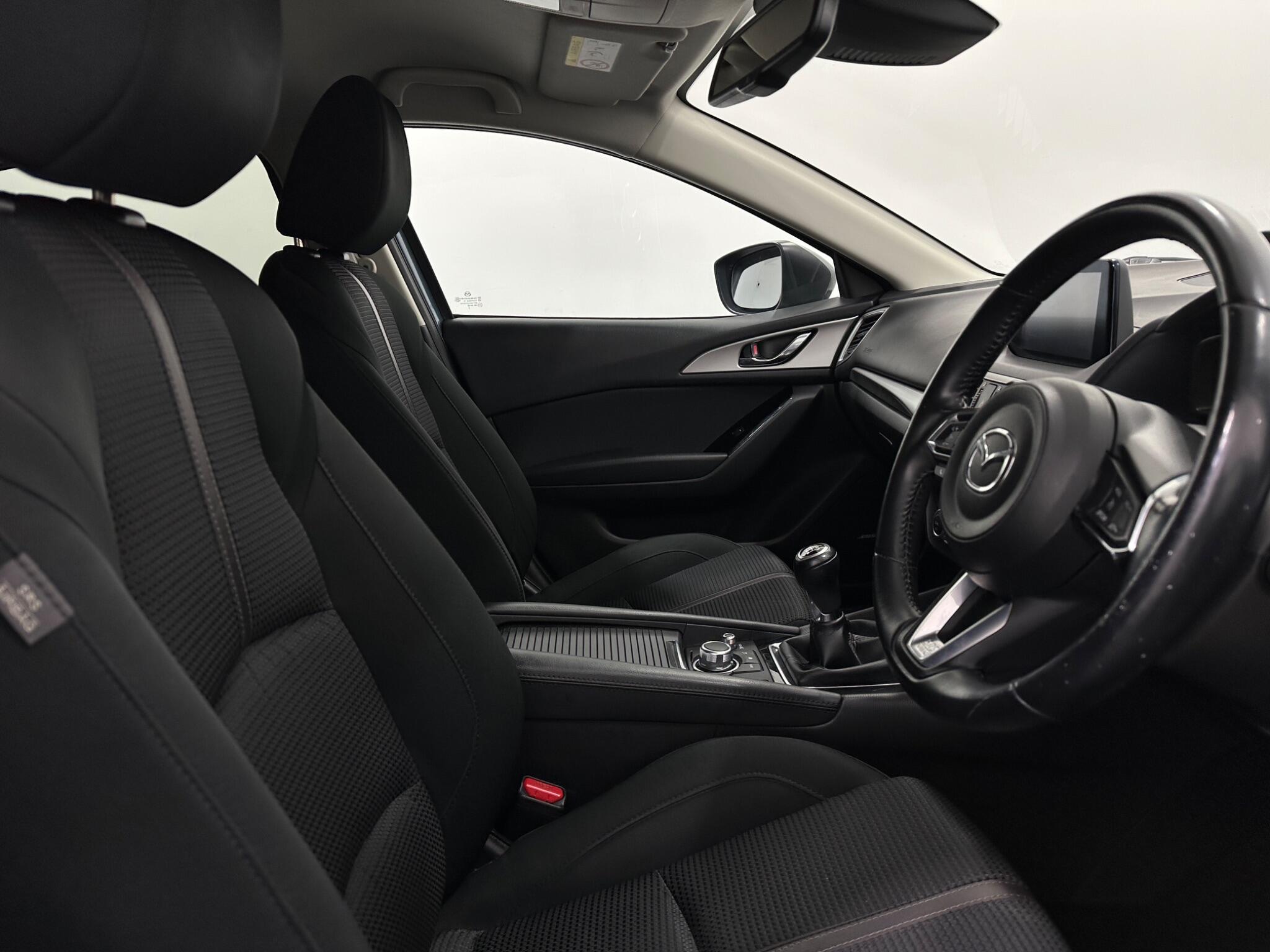 Mazda Mazda3 view 32
