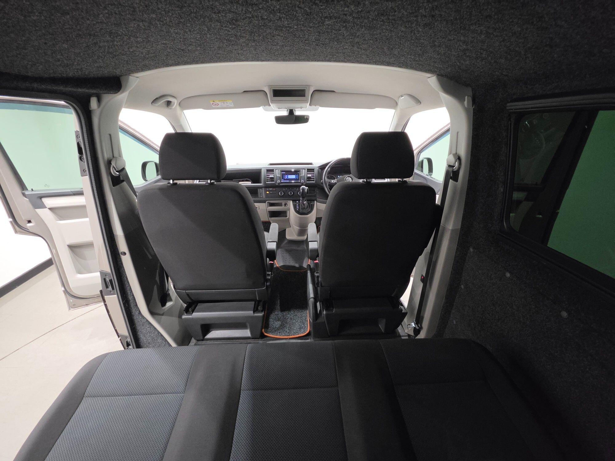 Volkswagen Transporter view 13