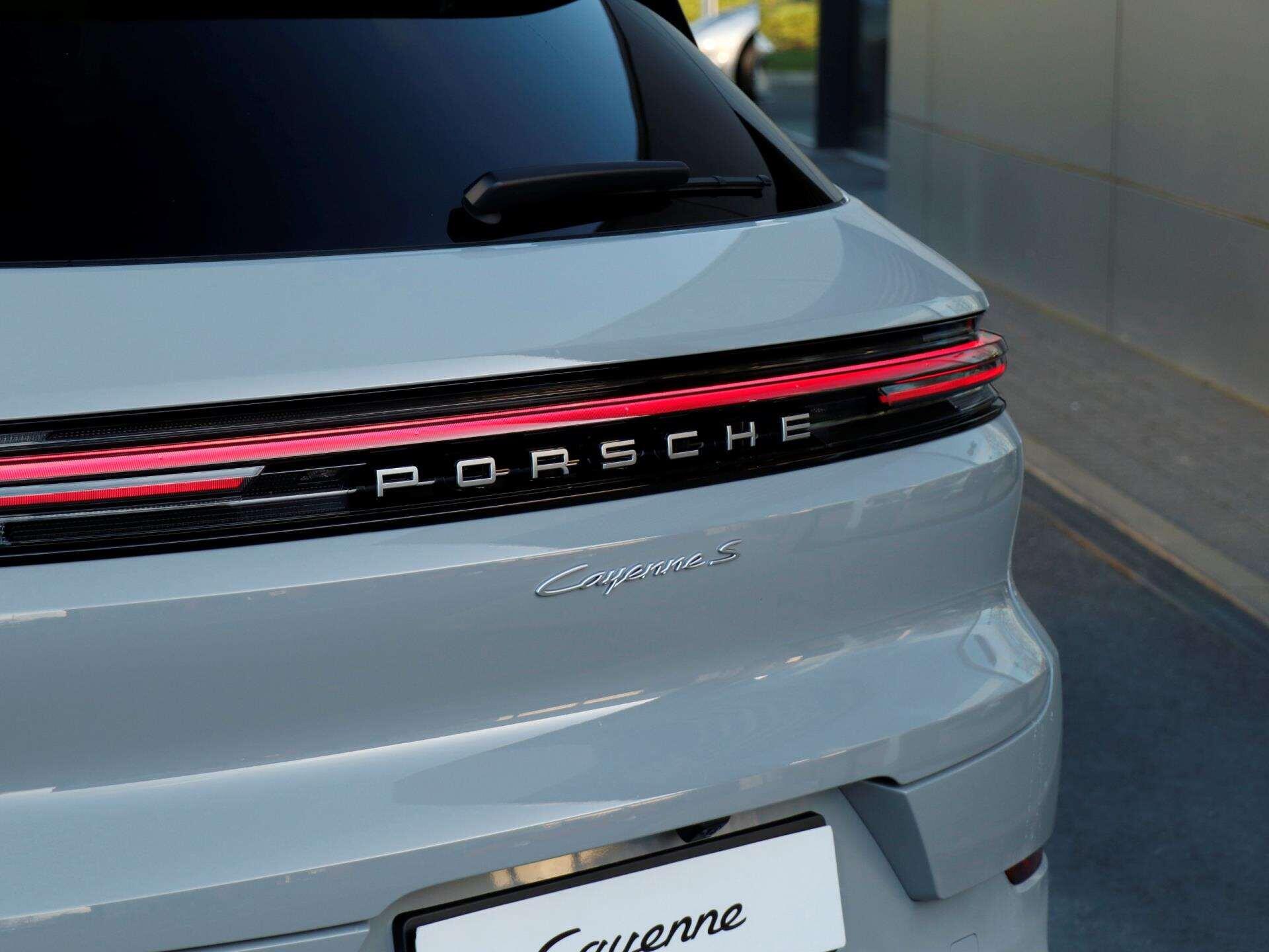 Porsche Cayenne view 35