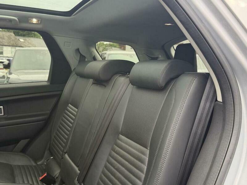 Land Rover Discovery Sport view 60