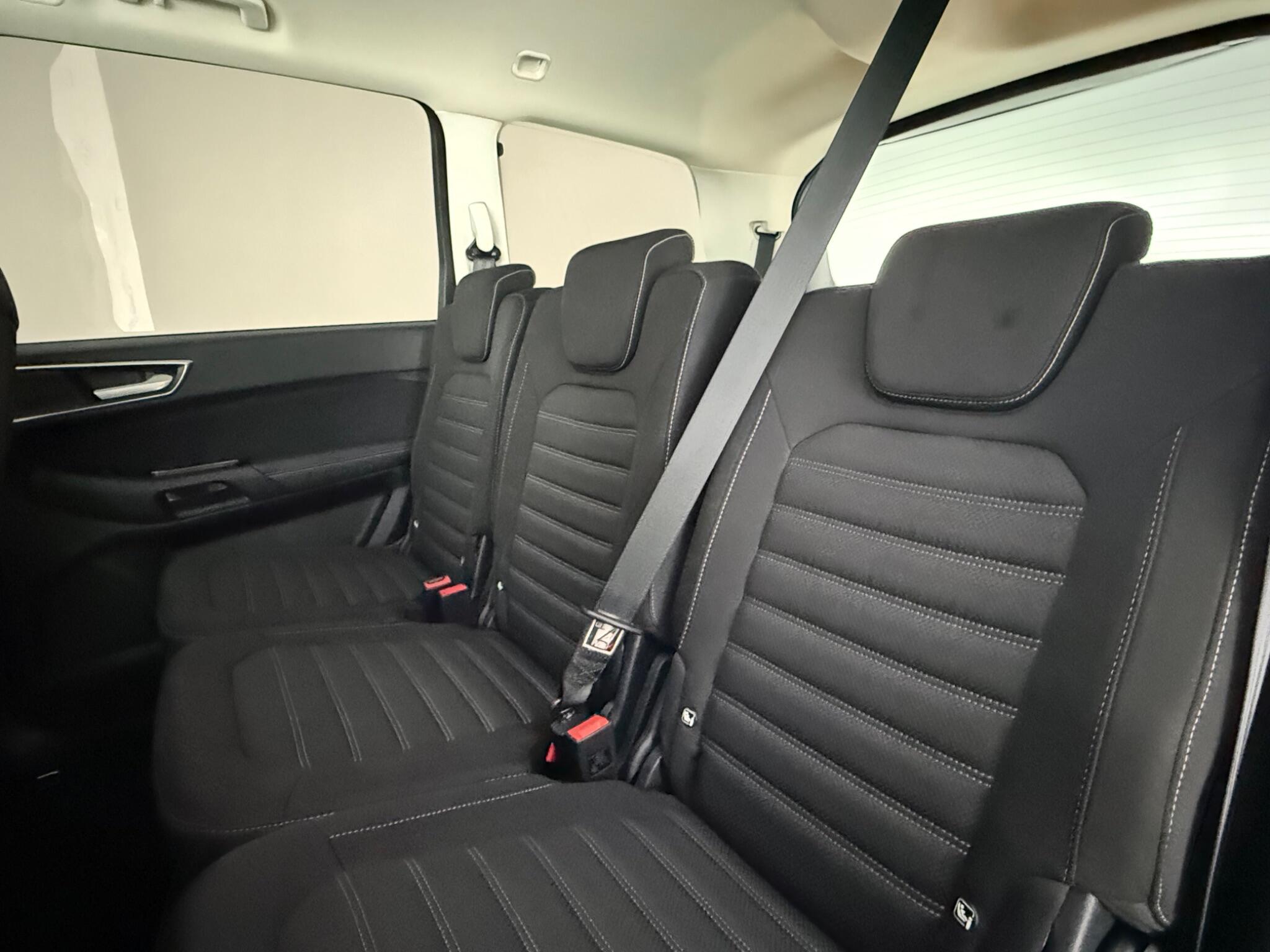 Ford Galaxy view 36