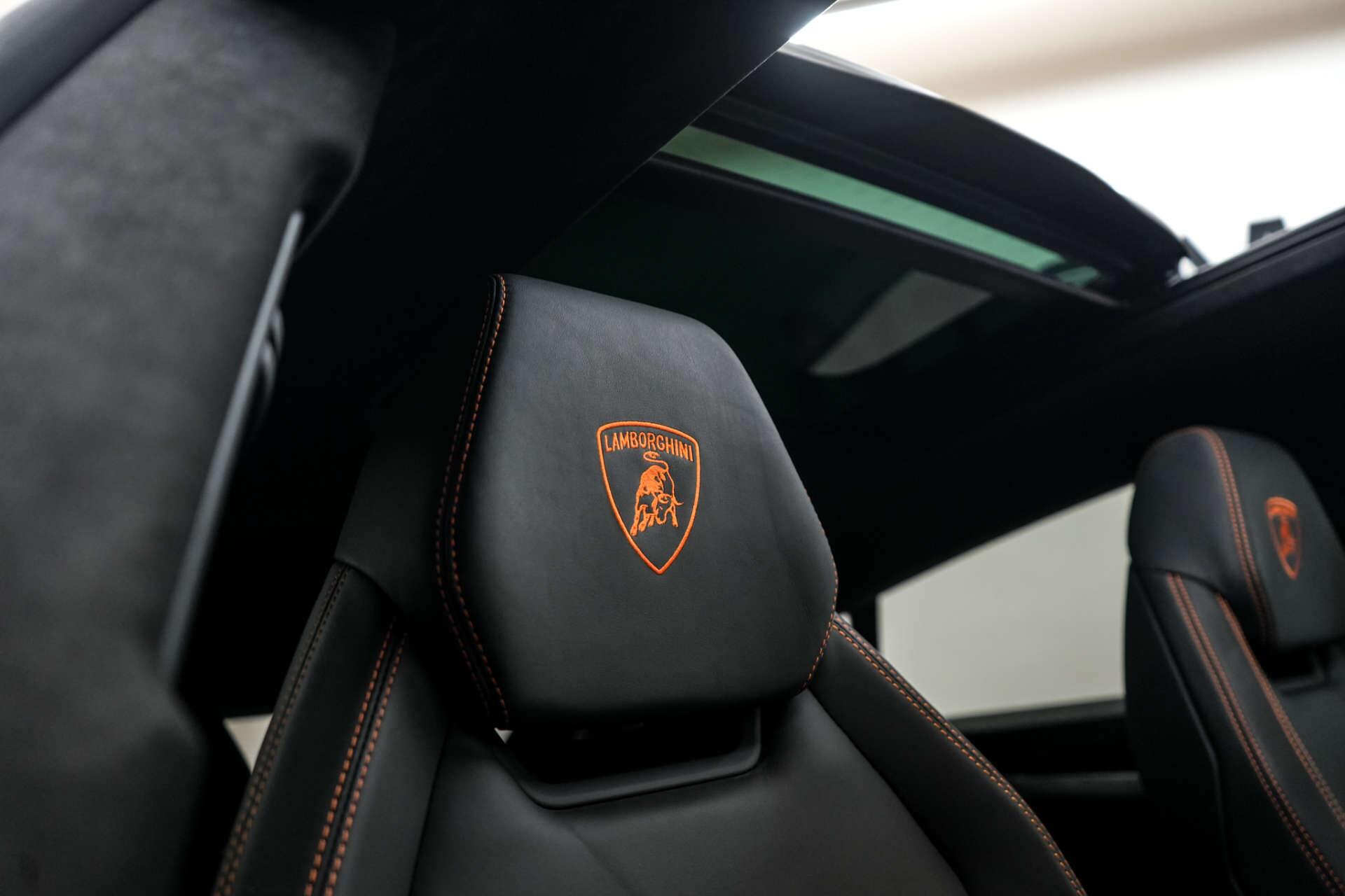 Lamborghini Urus view 36