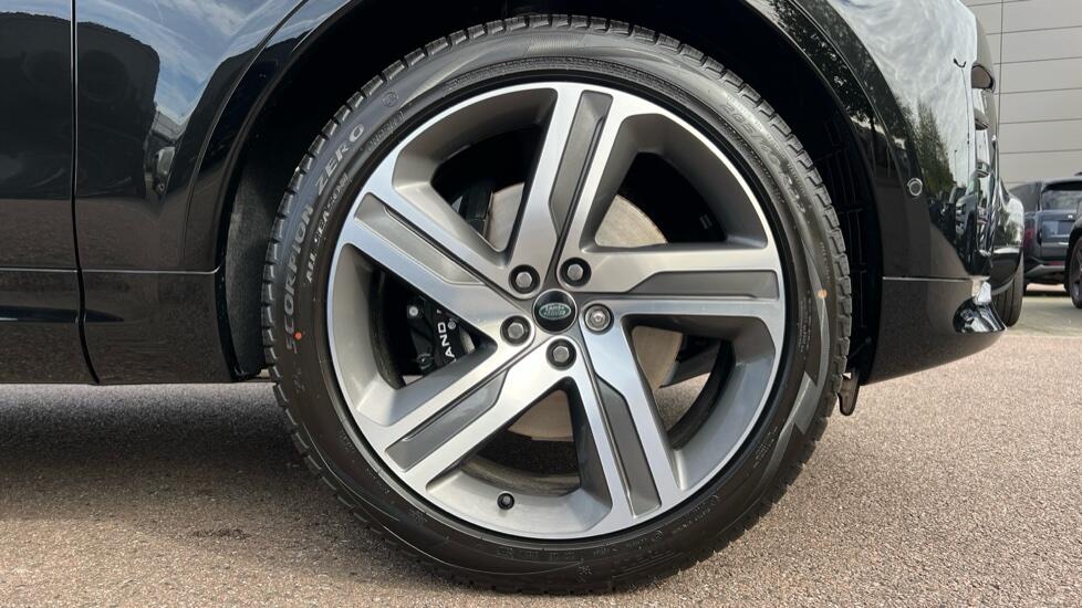 Land Rover Discovery view 8