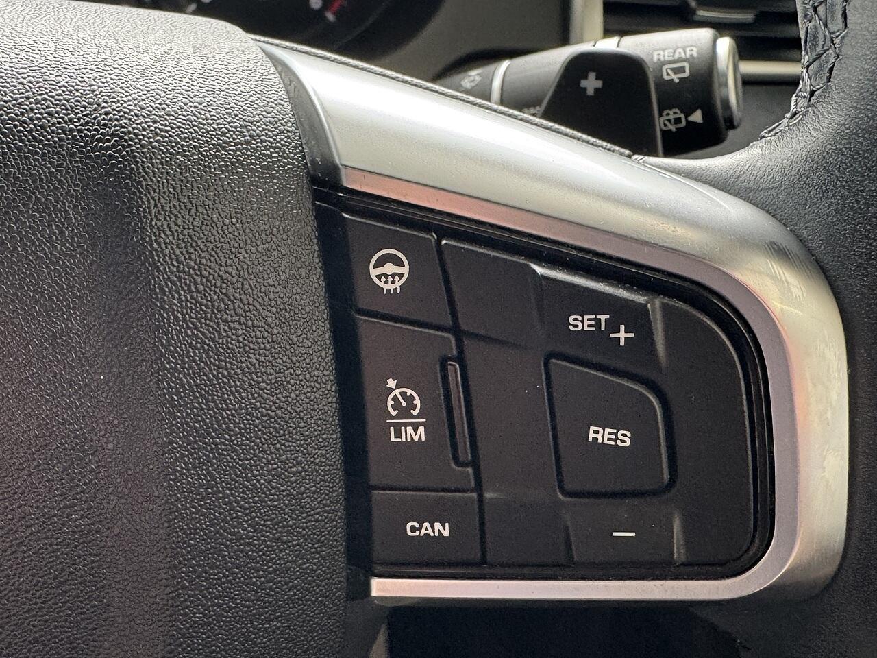 Land Rover Discovery Sport view 23