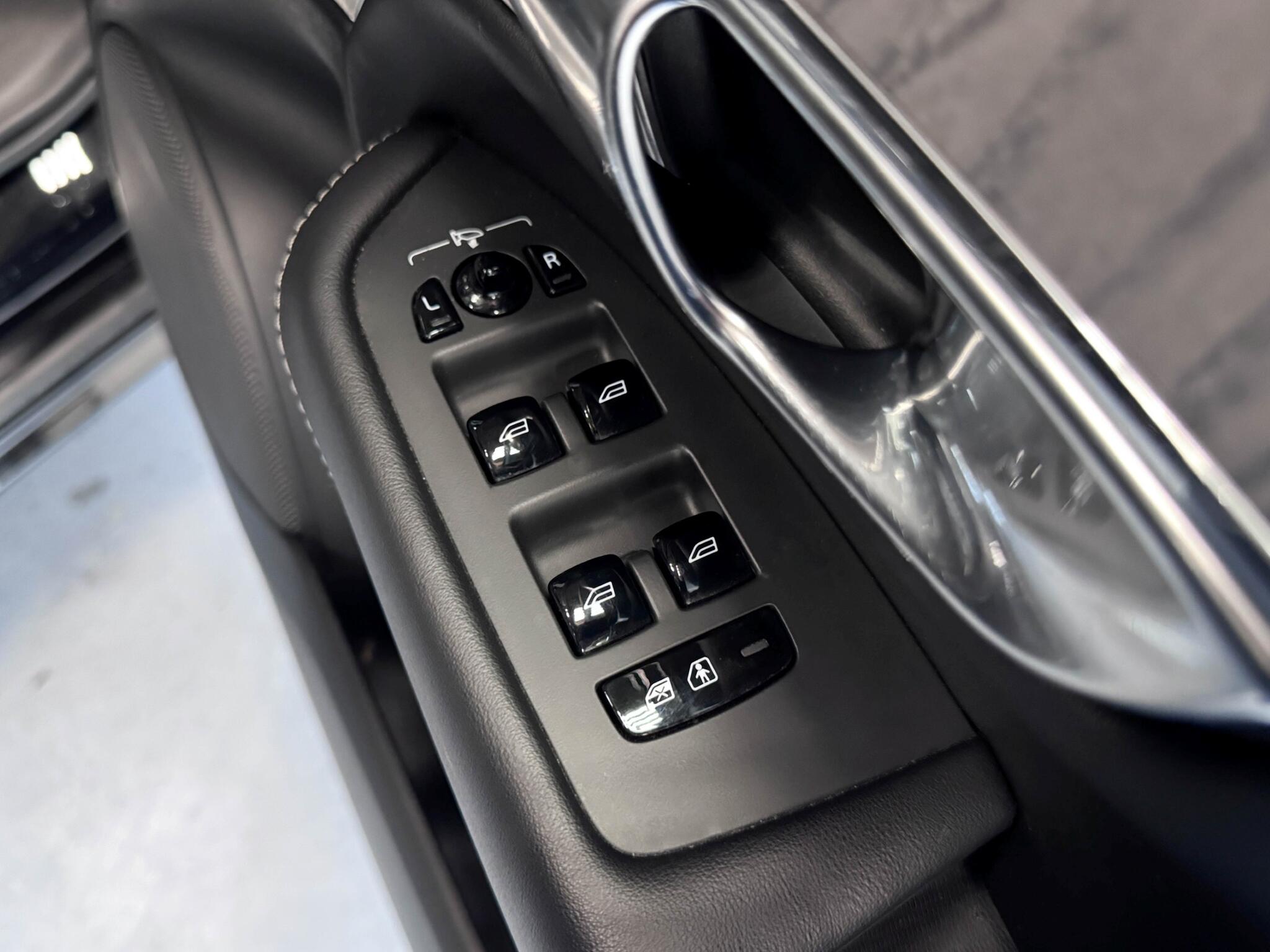 Volvo XC90 view 19