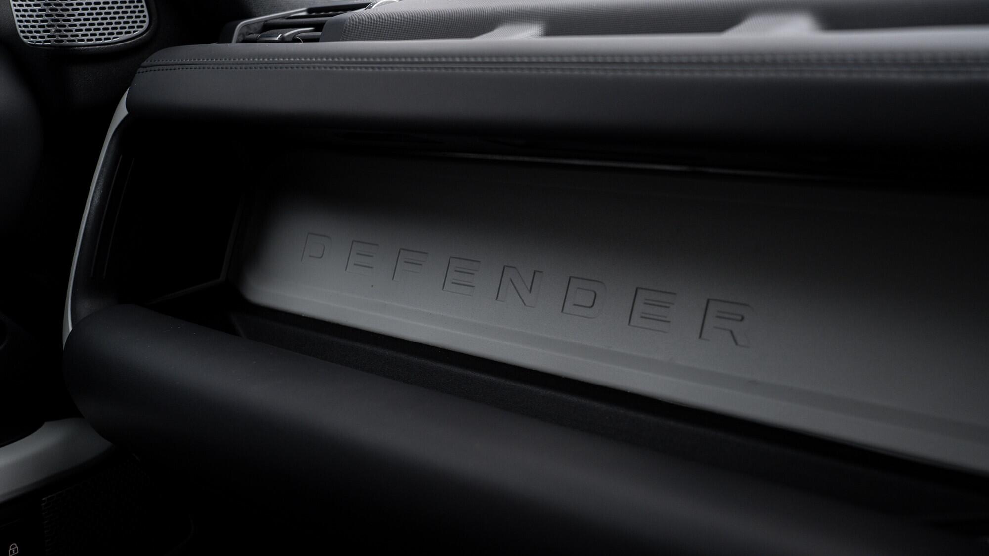 Land Rover Defender view 48