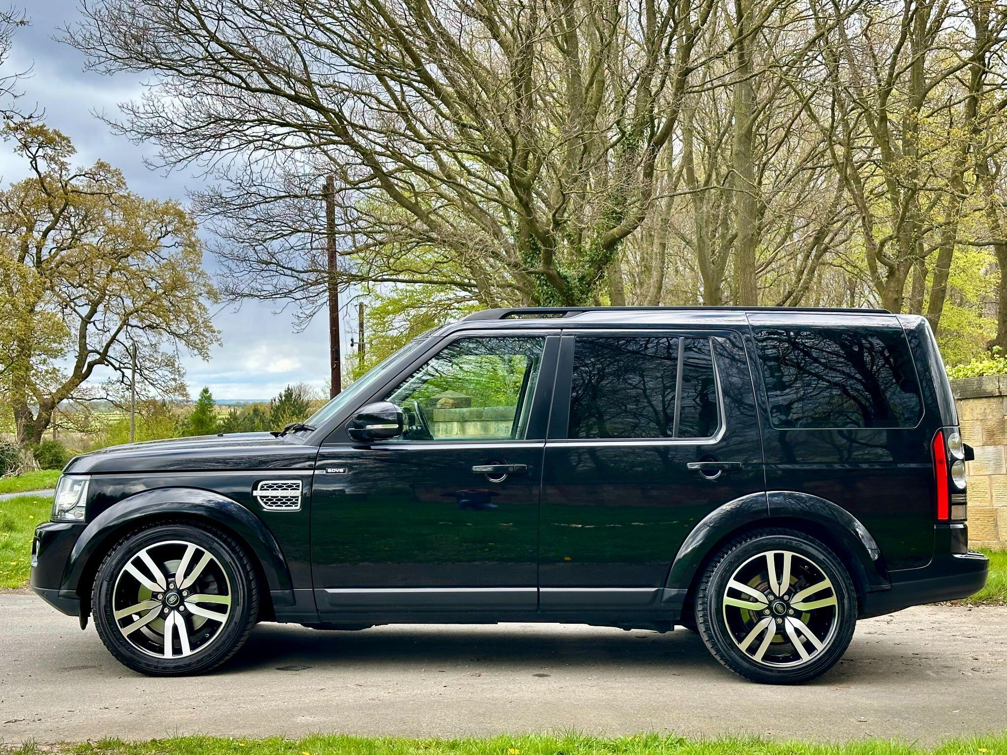 Land Rover Discovery view 4