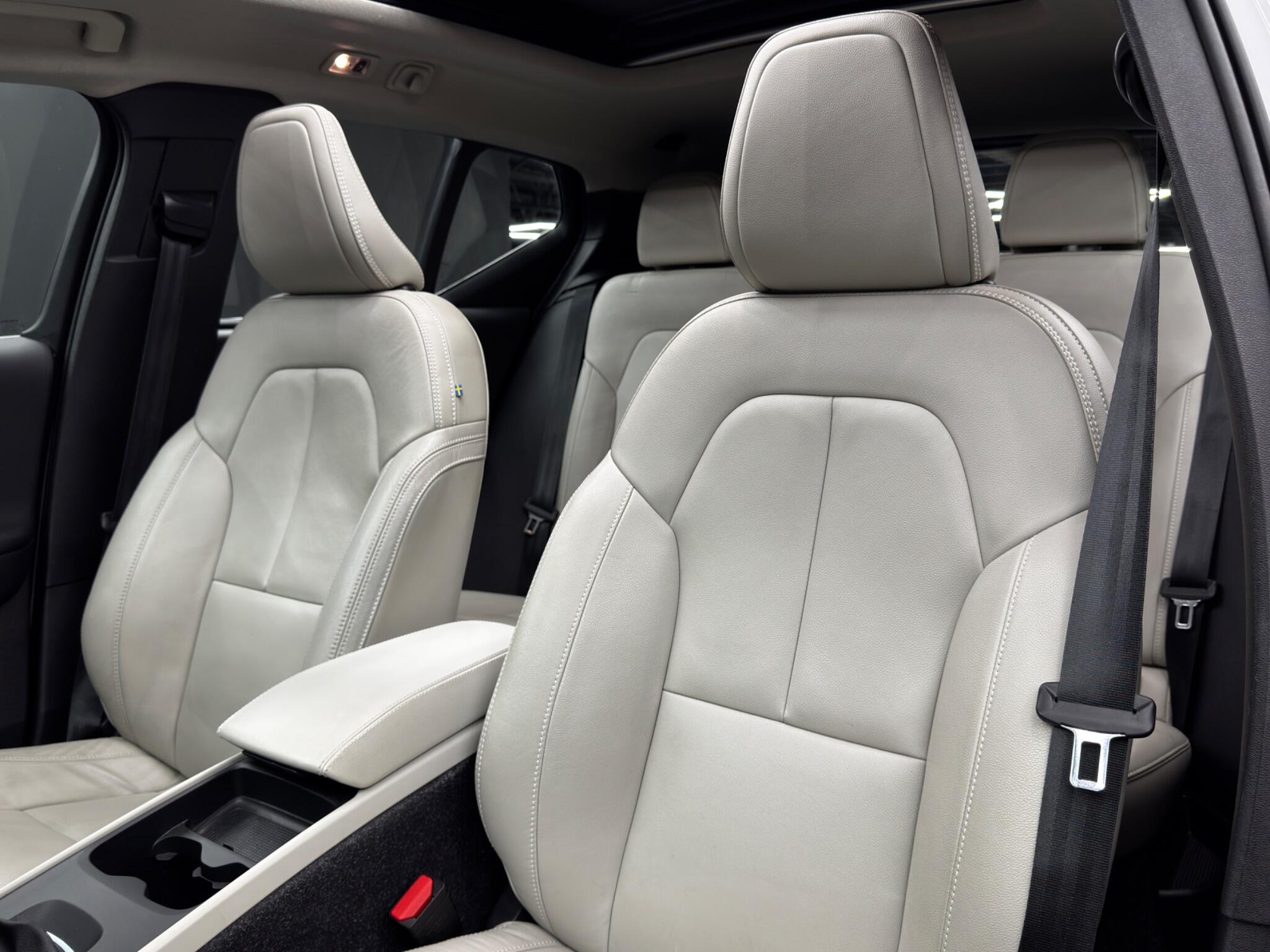 Volvo XC40 view 14