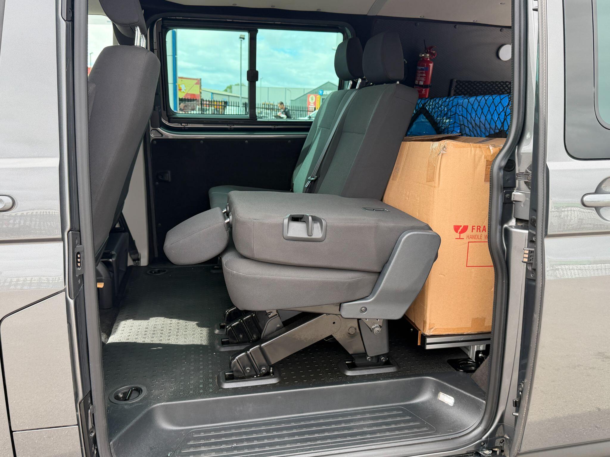 Volkswagen Transporter view 22