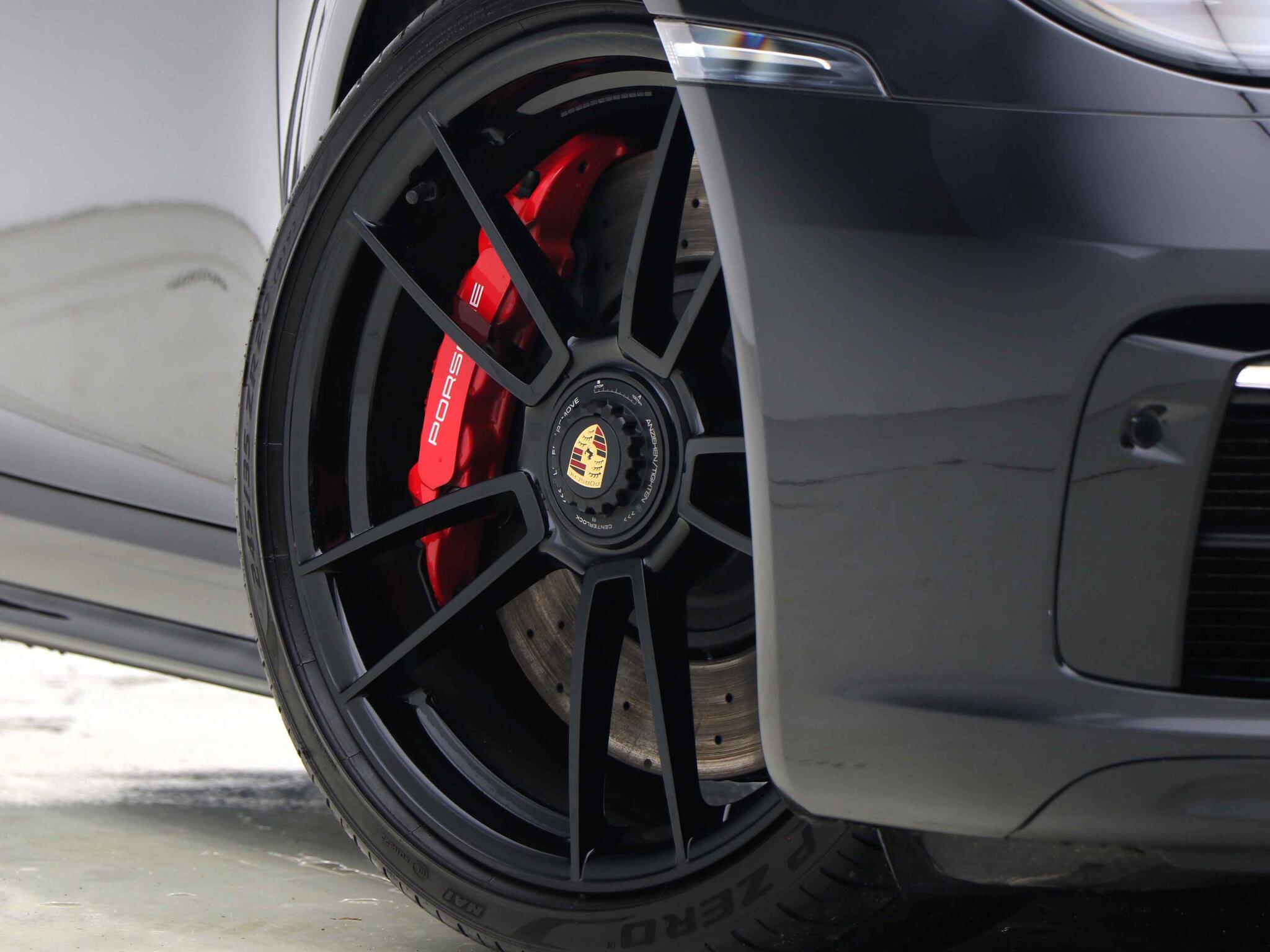 Porsche 911 view 28