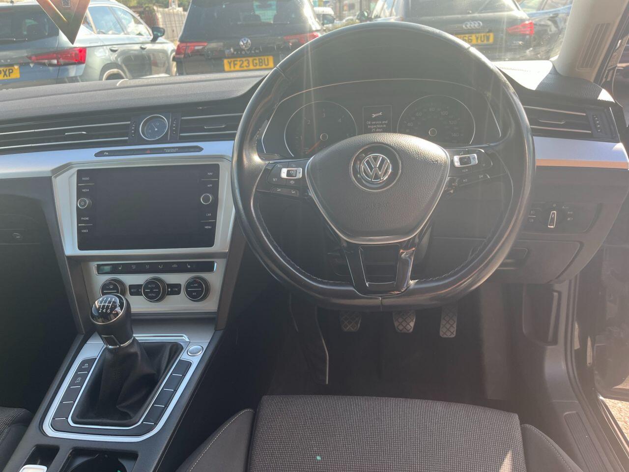 Volkswagen Passat view 10