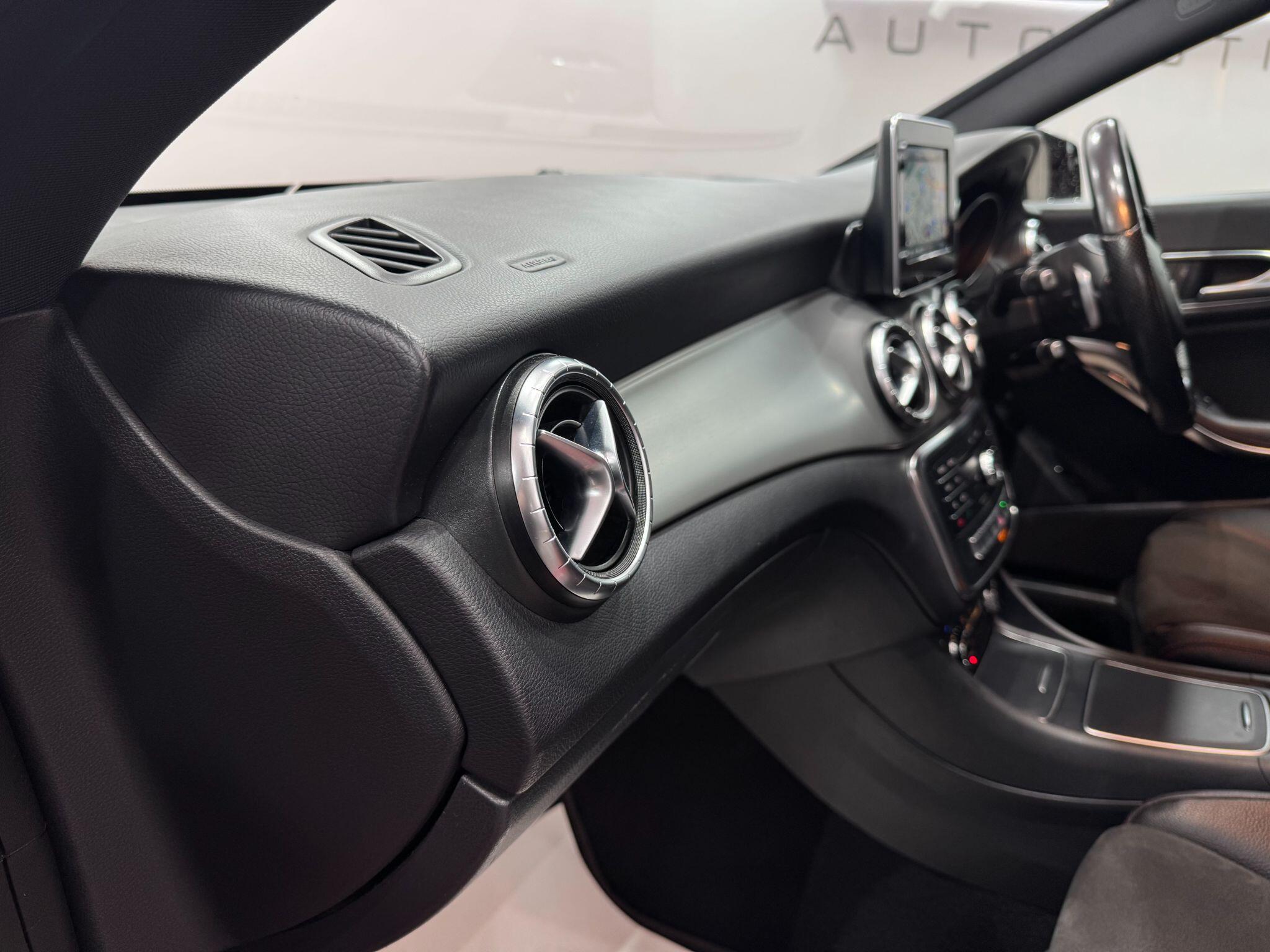 Mercedes-Benz CLA view 60