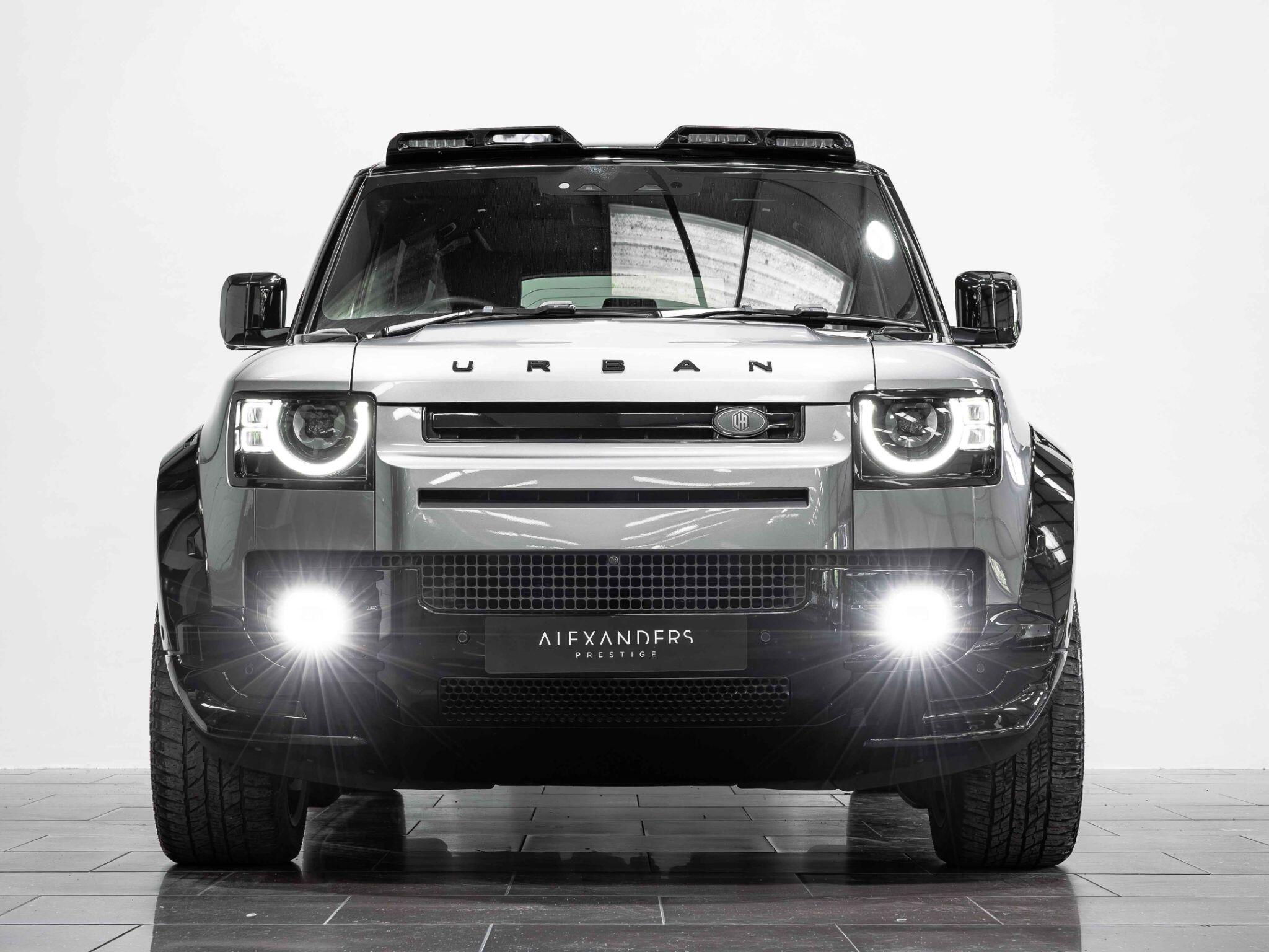 Land Rover Defender 110 view 10