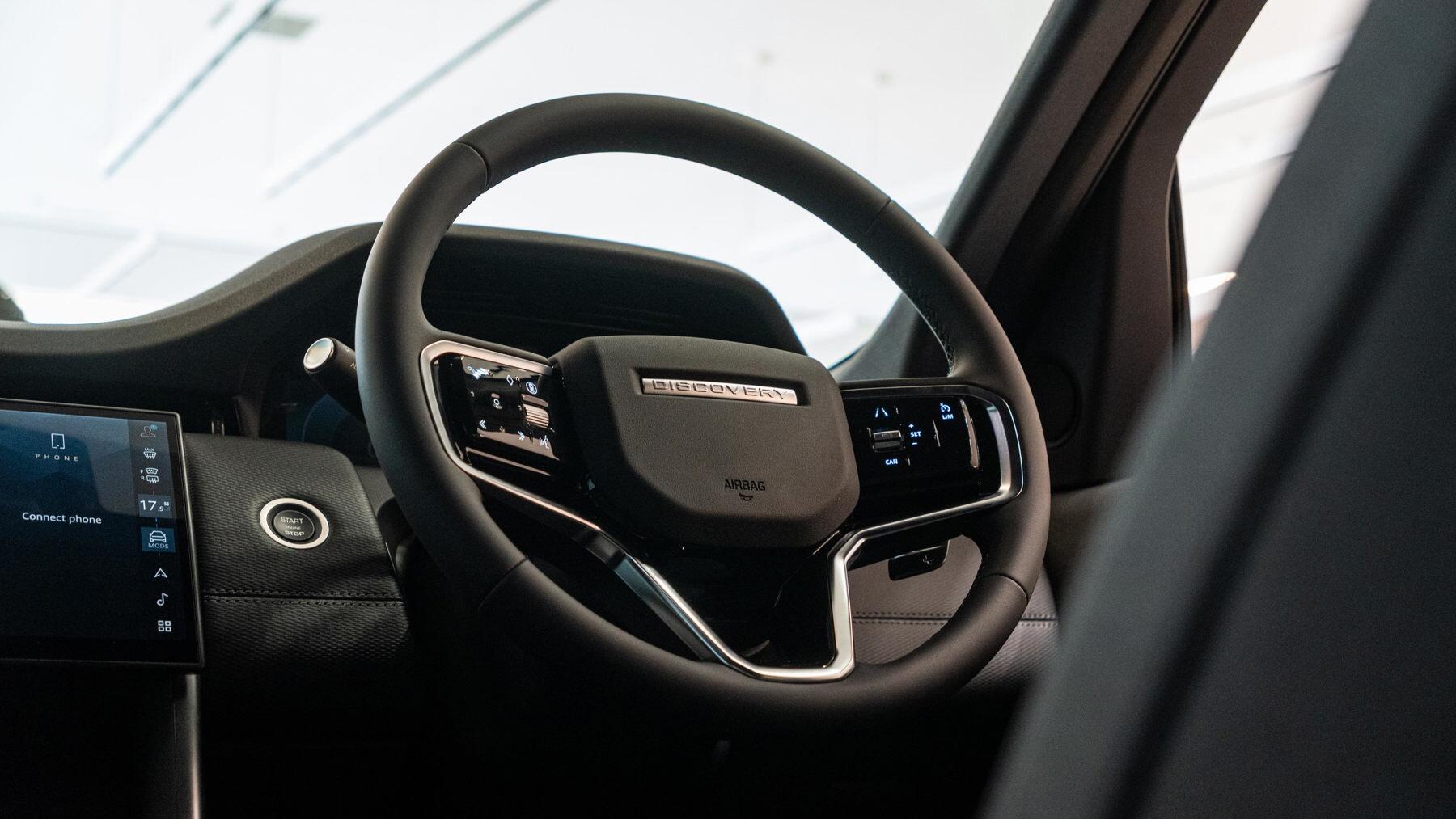 Land Rover Discovery Sport view 26