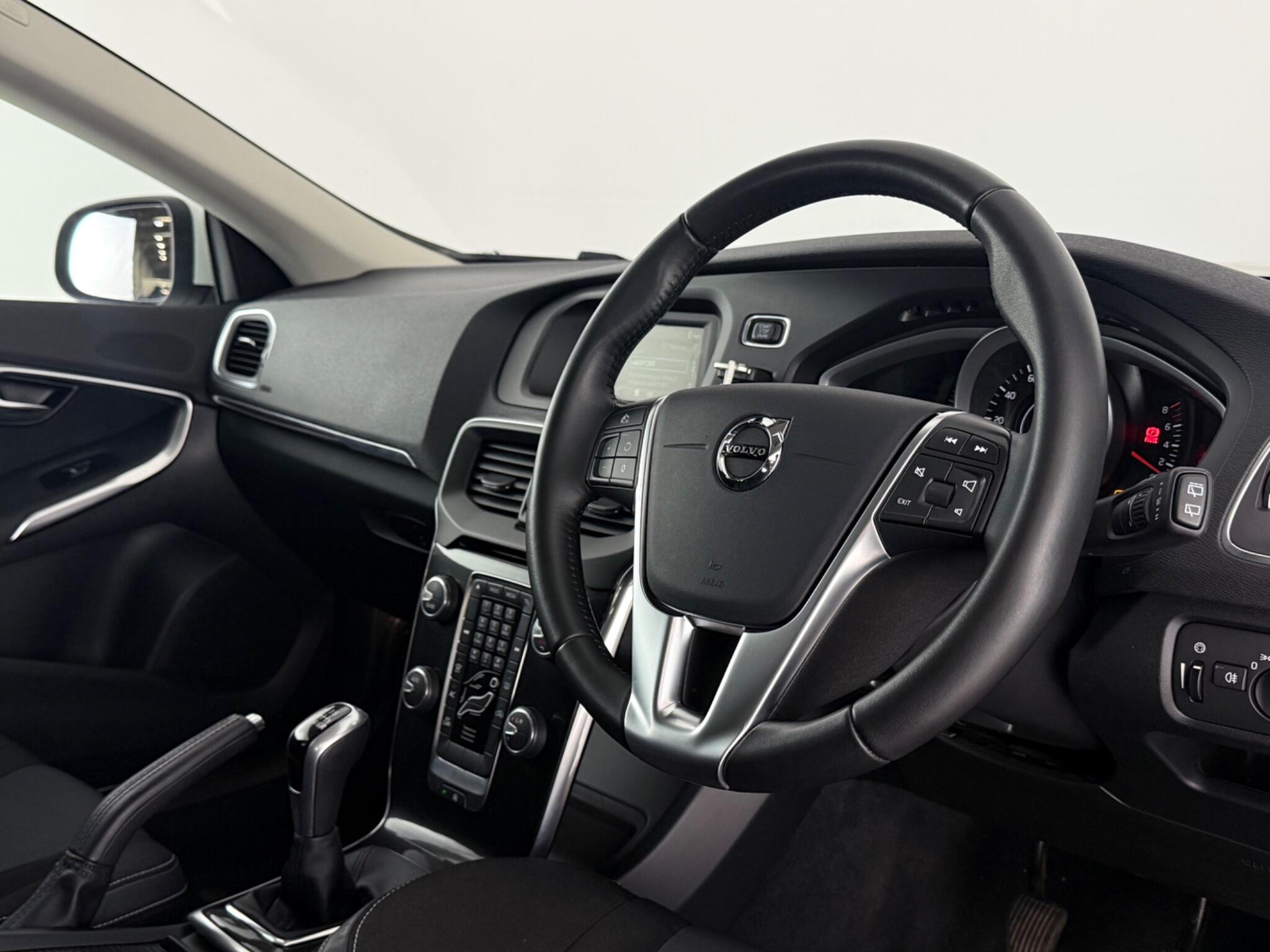 Volvo V40 view 3