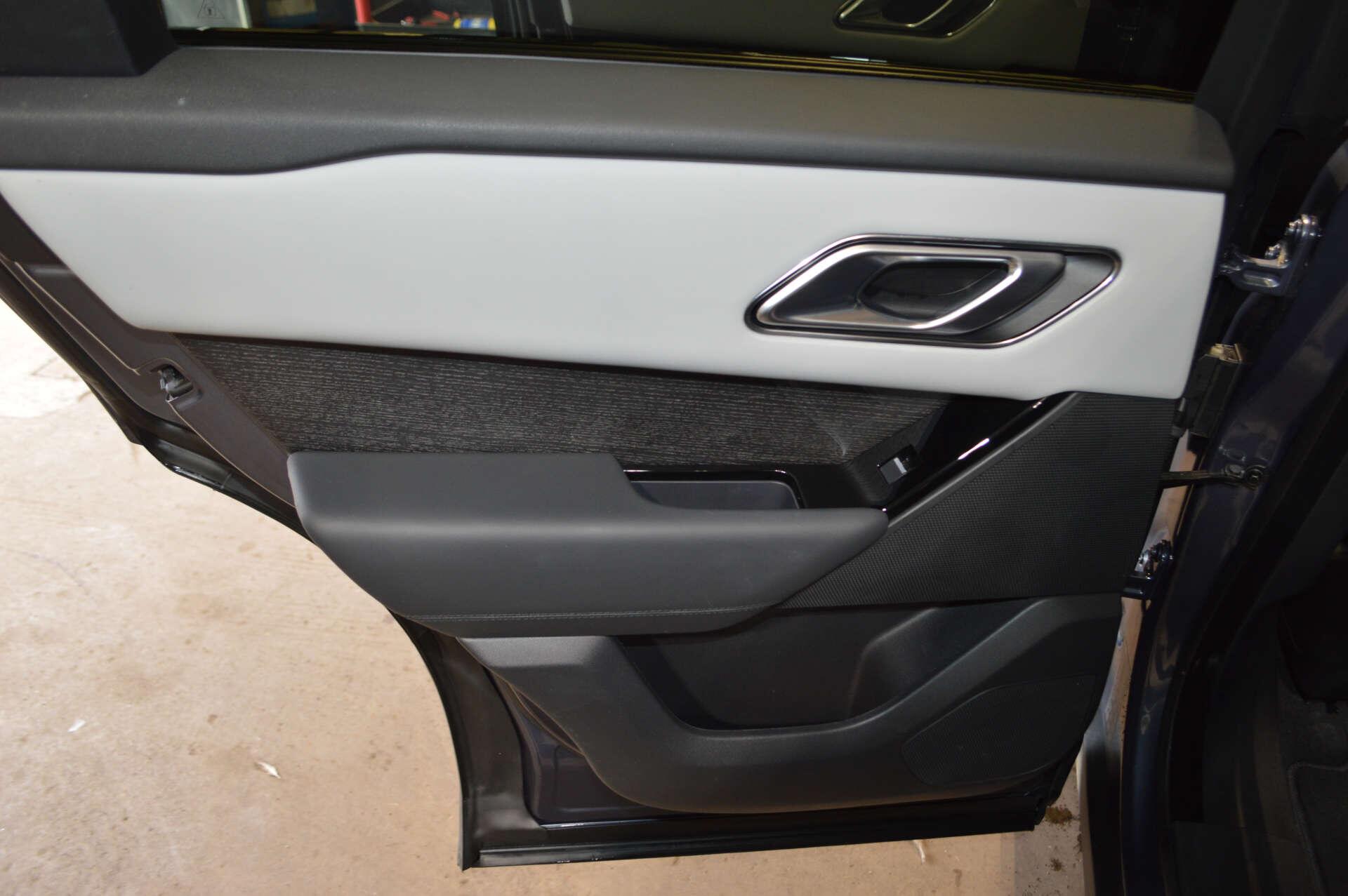 Land Rover Range Rover Velar view 31