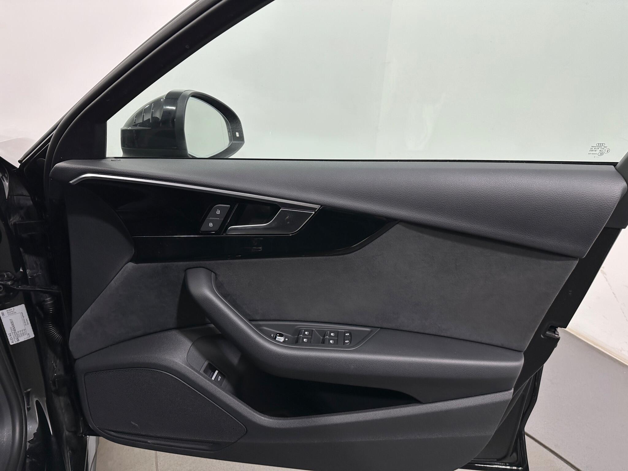 Audi A4 view 34