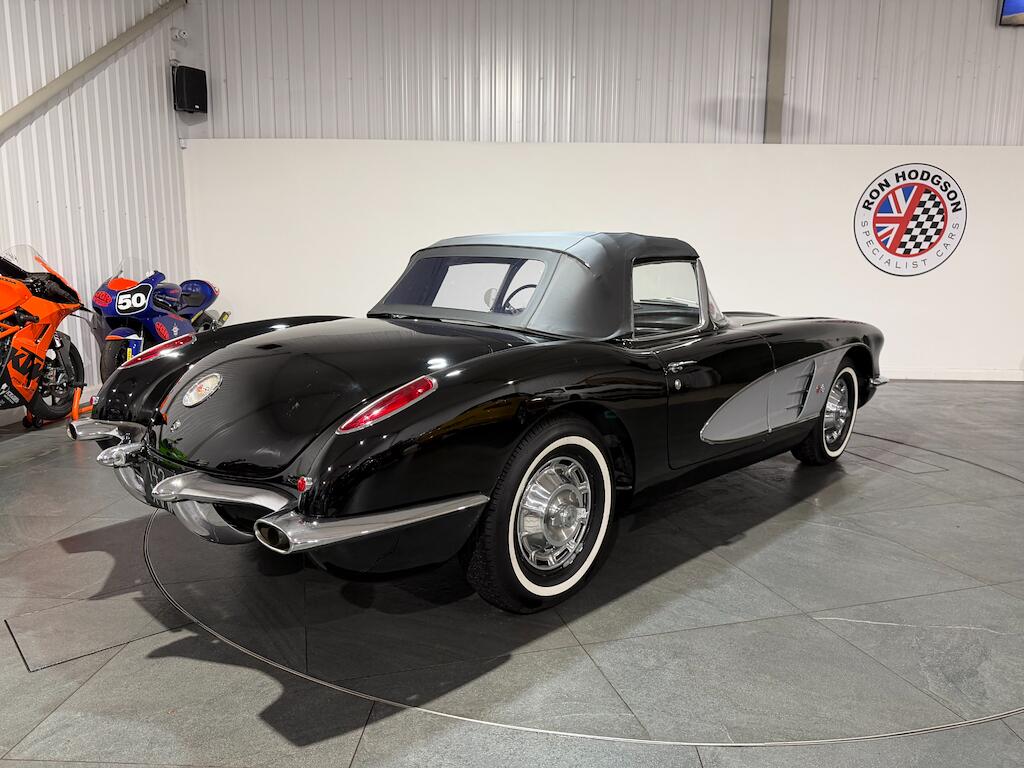 Chevrolet Corvette view 19
