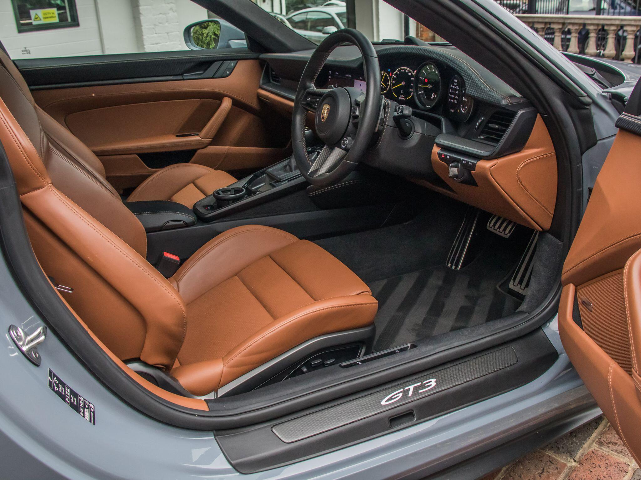 Porsche 911 view 3