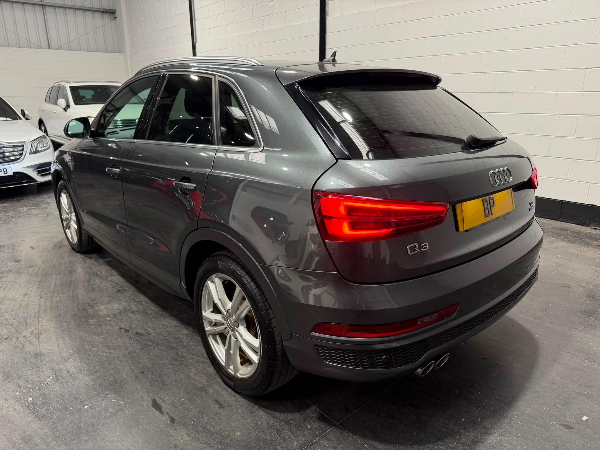 Audi Q3 view 8