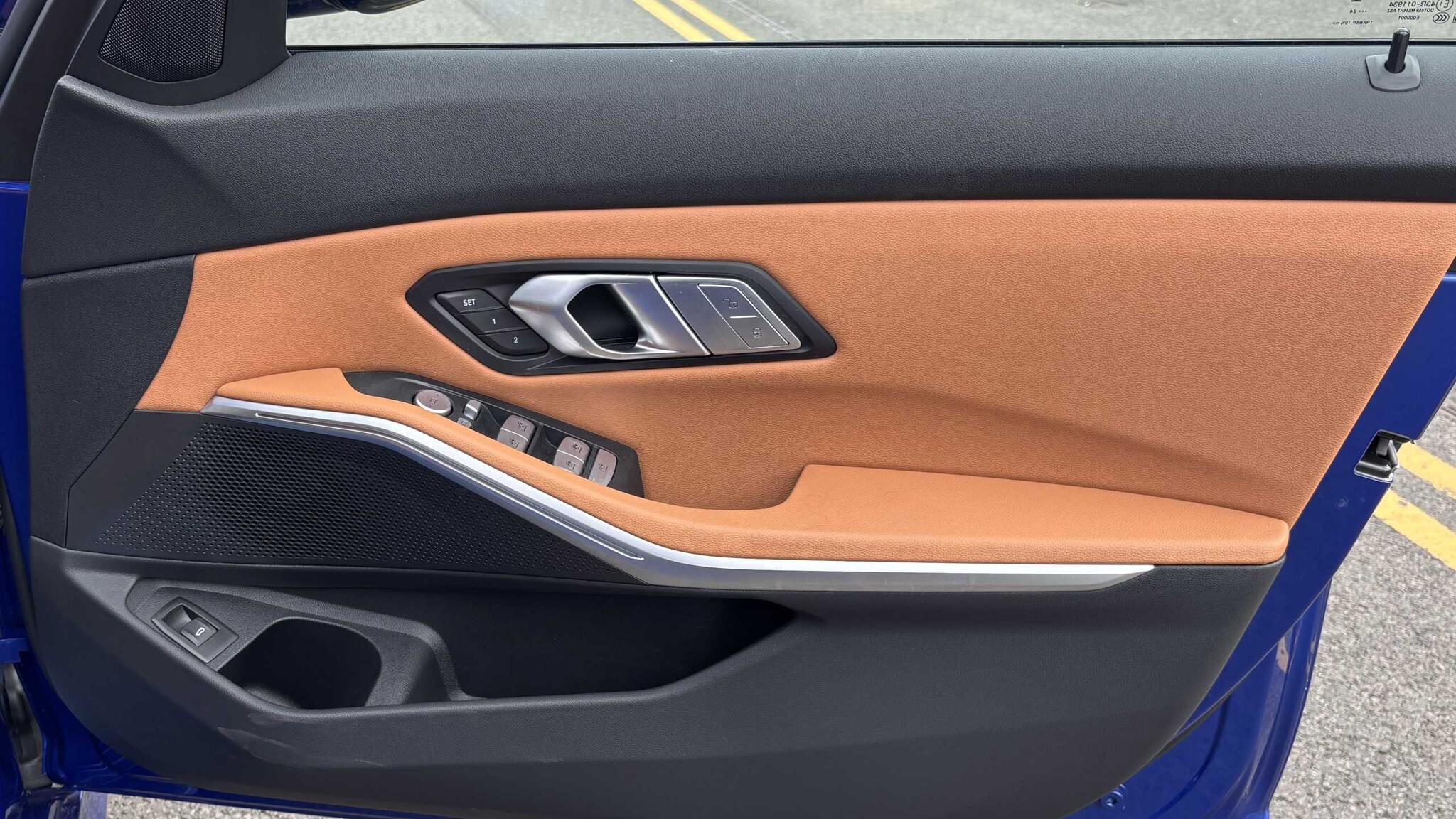 BMW 3 Series view 22