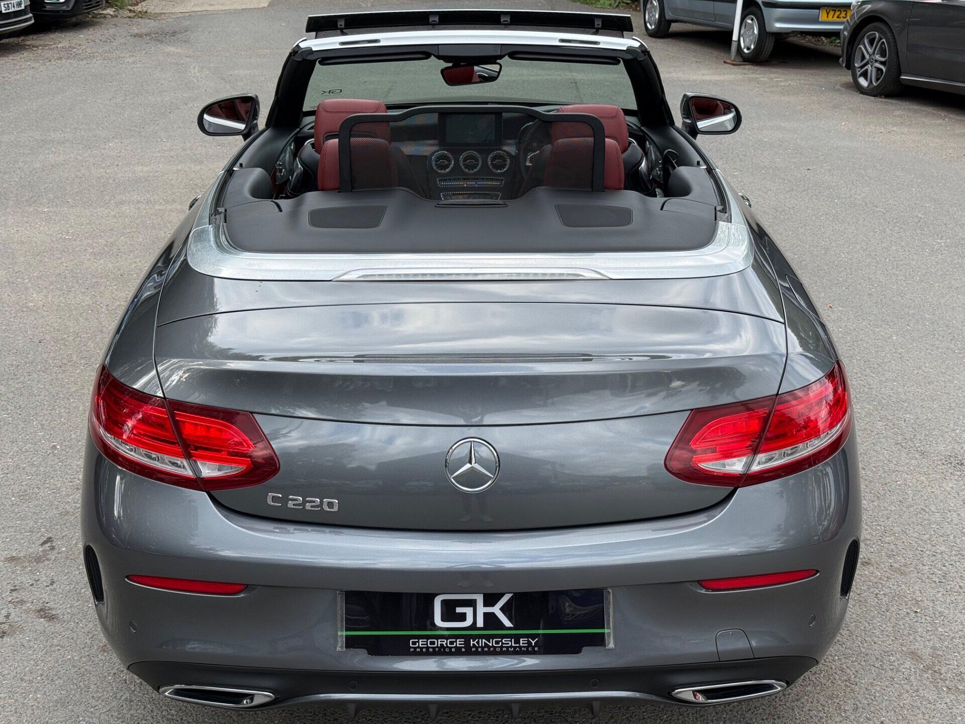 Mercedes-Benz C-Class view 32