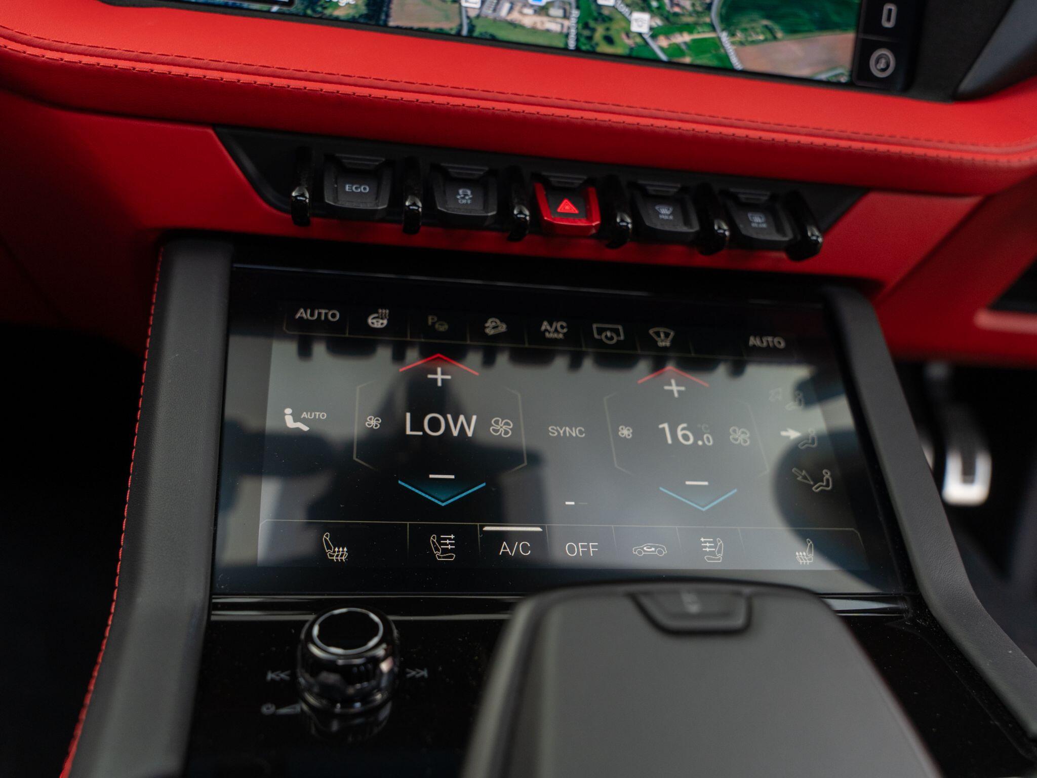 Lamborghini Urus view 60