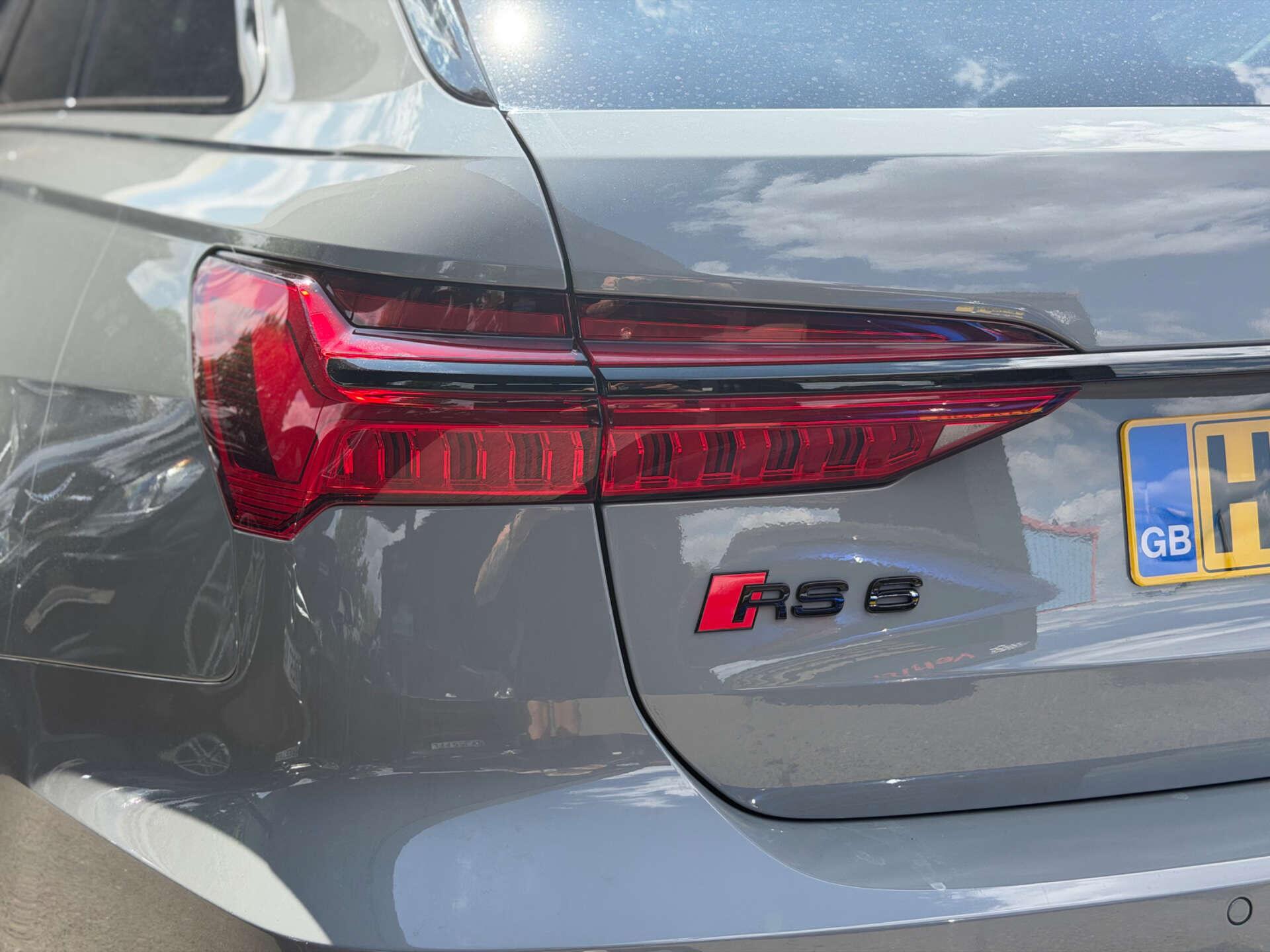 Audi RS6 Avant view 10