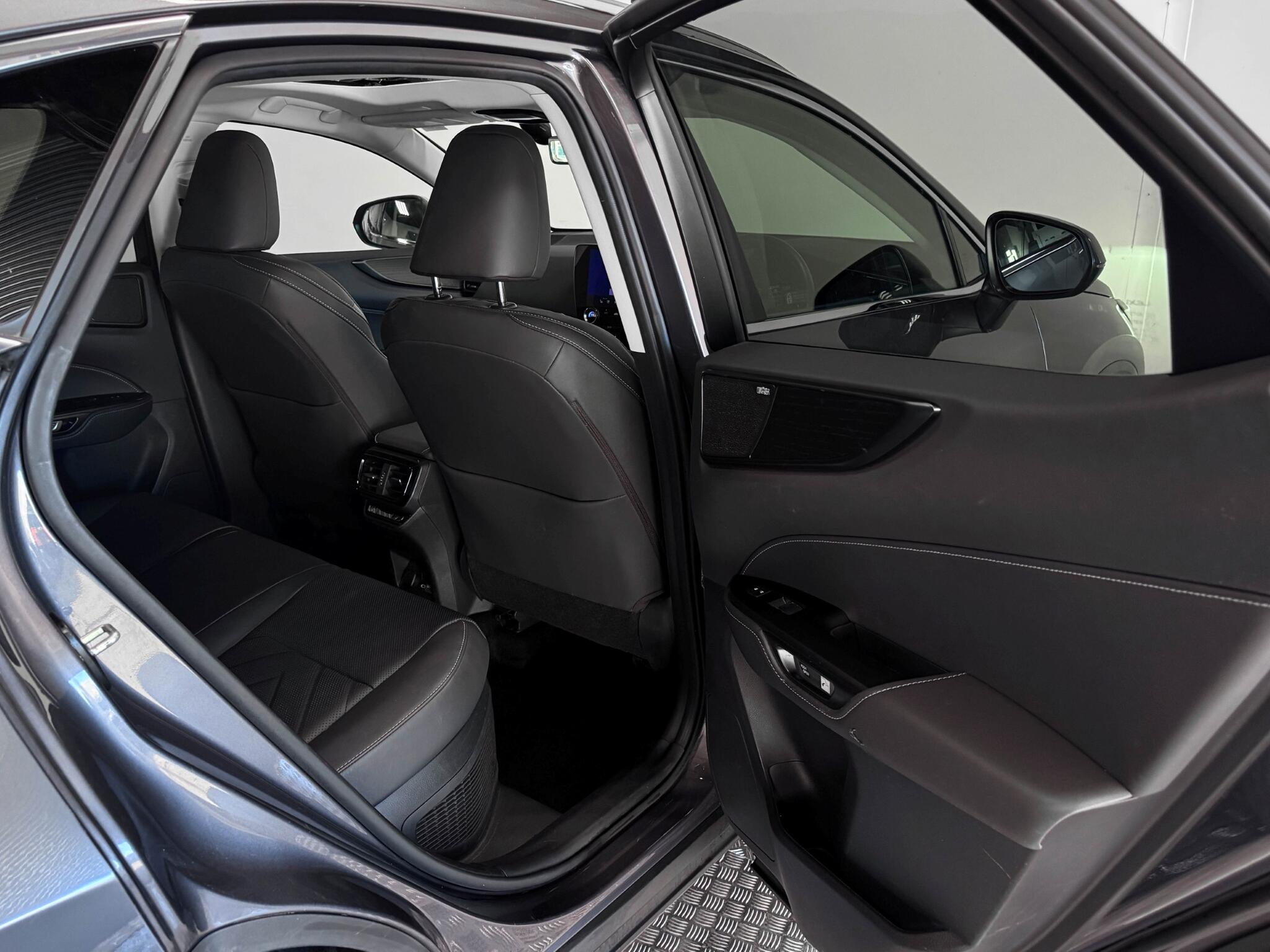 Lexus NX view 9