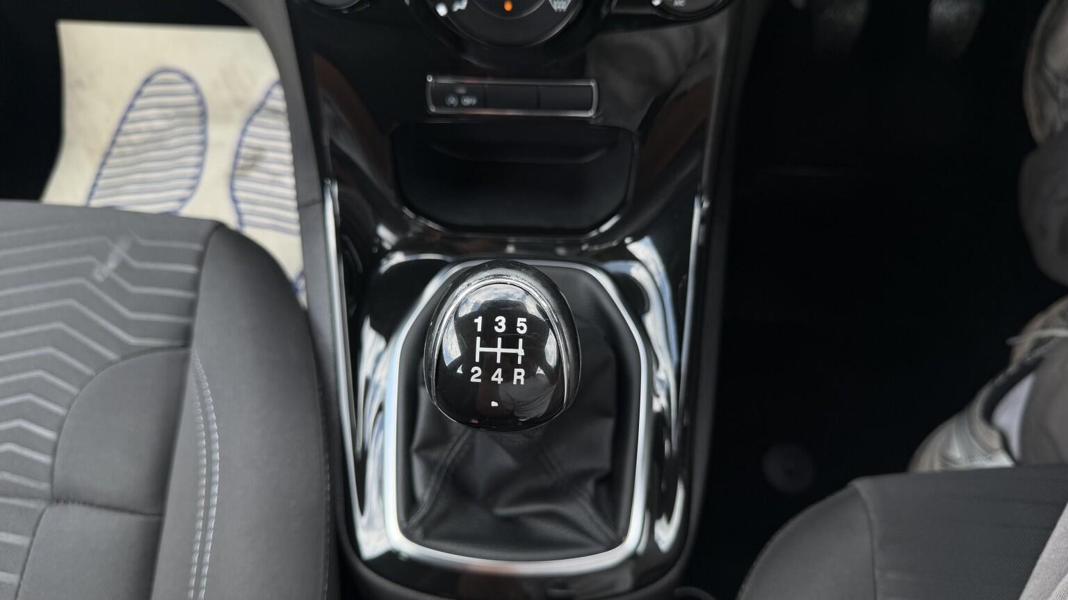 Ford Fiesta view 43