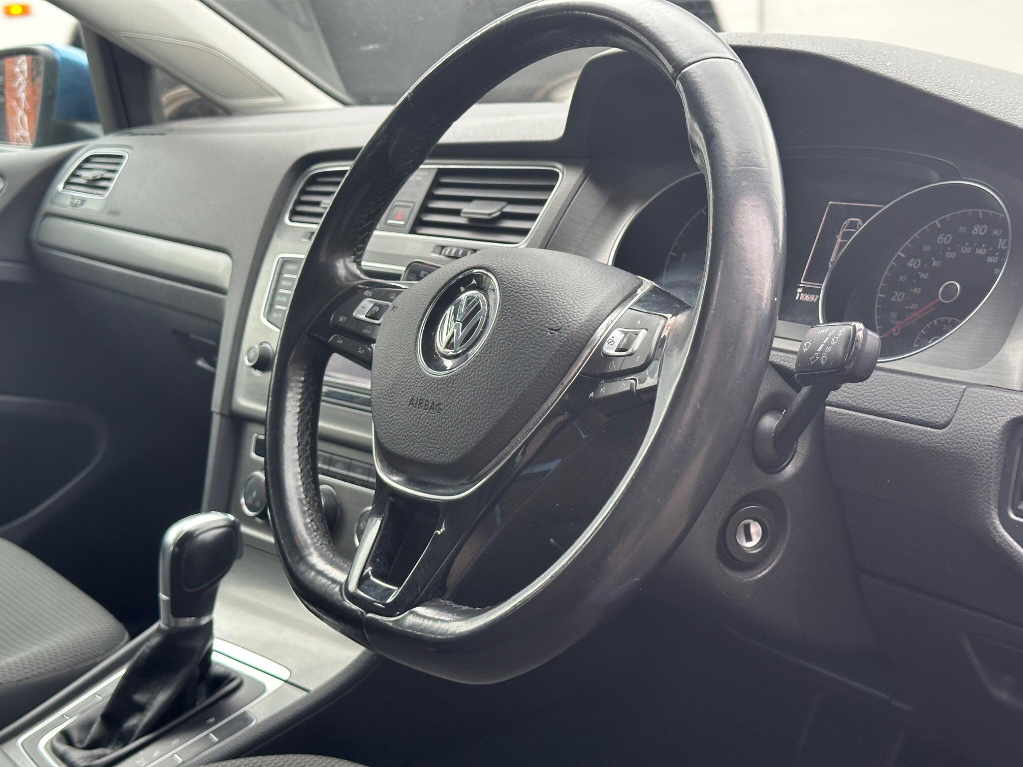 Volkswagen Golf view 21